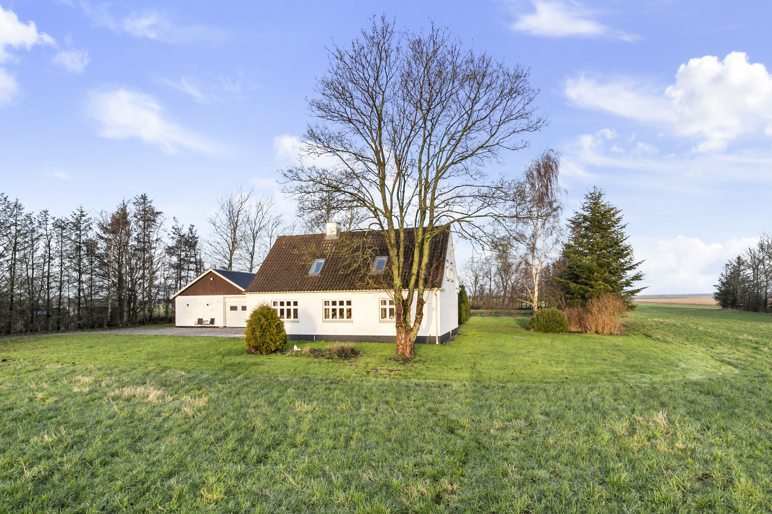 Fremhævet facade billede i fuldskærmstilstand. Billede af Smalskiftevej 44, 9382 Tylstrup