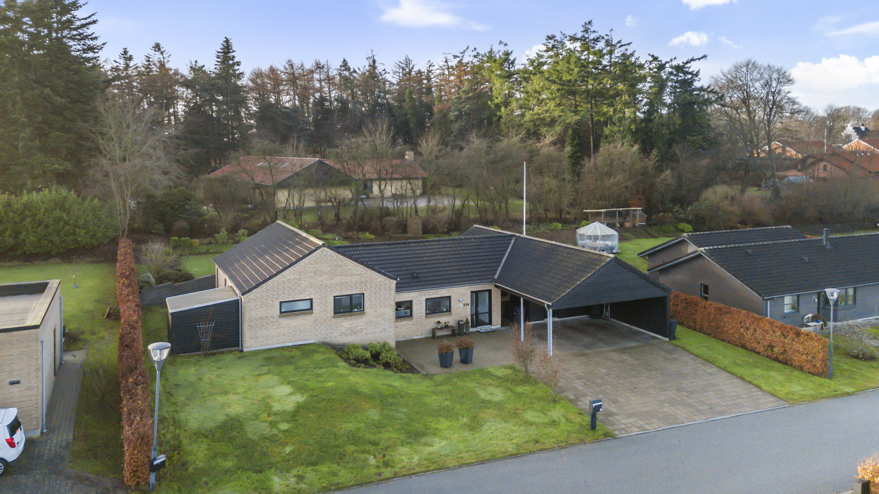 Fremhævet facade billede i fuldskærmstilstand. Billede af Ådalen 539, 9700 Brønderslev