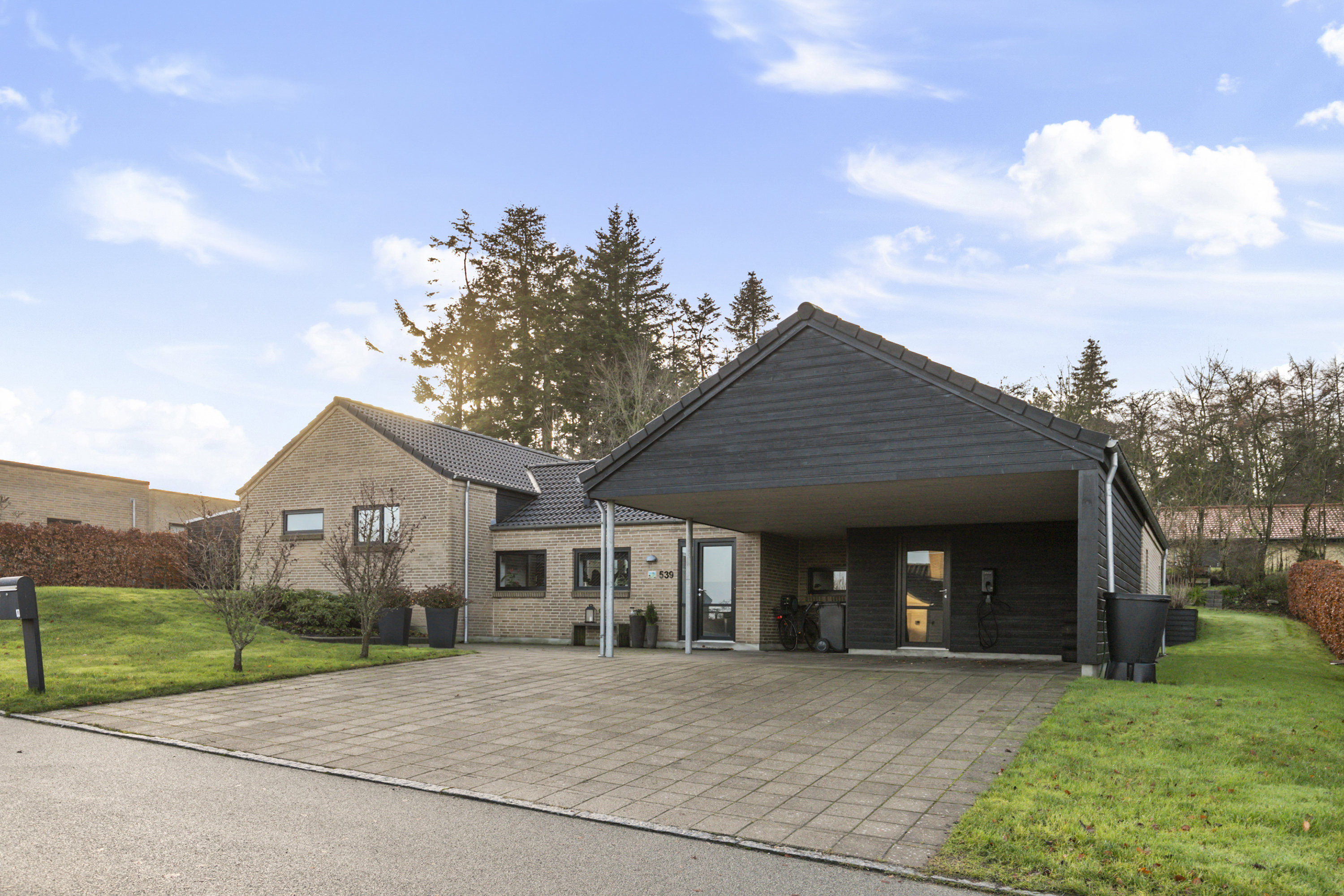 Fremhævet facade billede i fuldskærmstilstand. Billede af Ådalen 539, 9700 Brønderslev