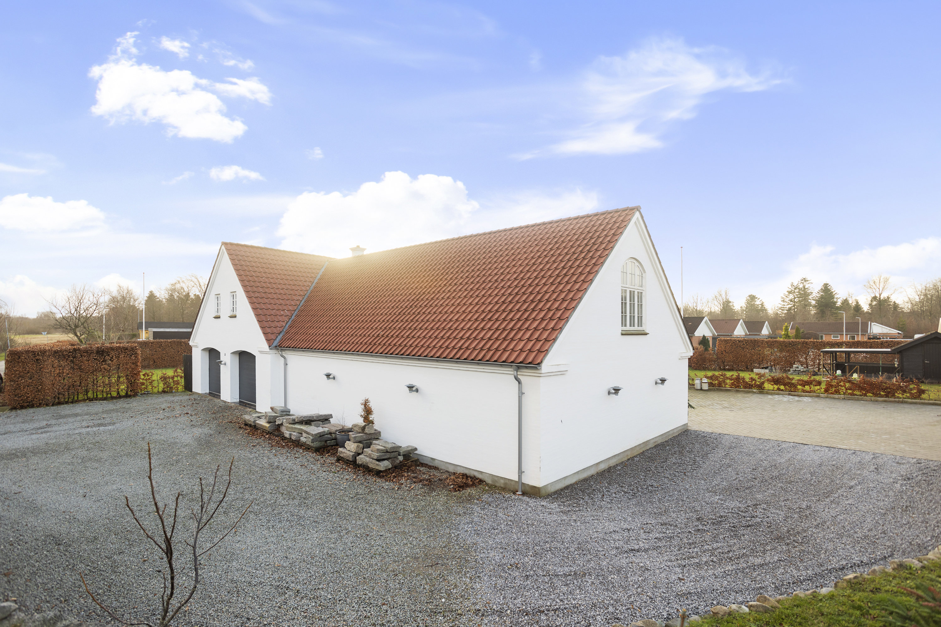 Fremhævet facade billede i fuldskærmstilstand. Billede af Østeralle 64, 9300 Sæby