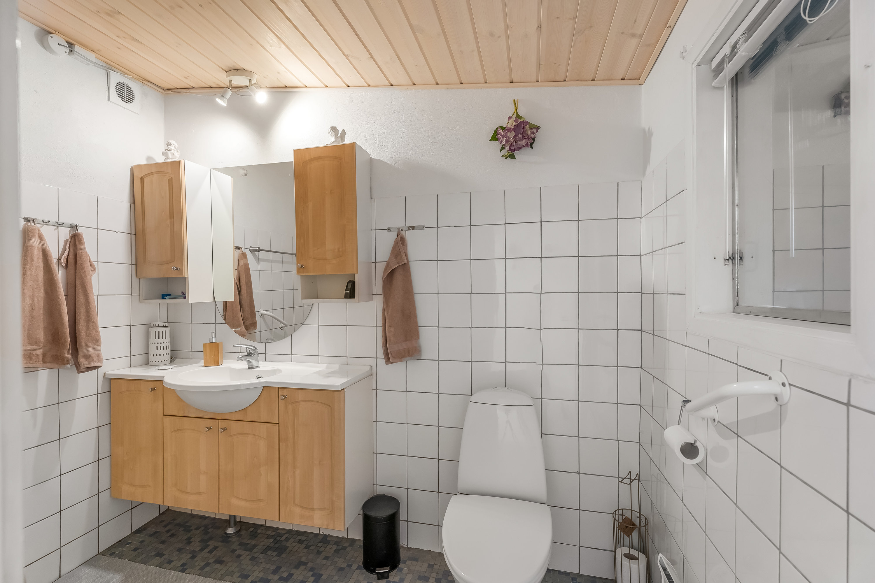 Fremhævet toilet billede i fuldskærmstilstand. Billede af Engestoftevej 92, Slemminge, 4990 Sakskøbing