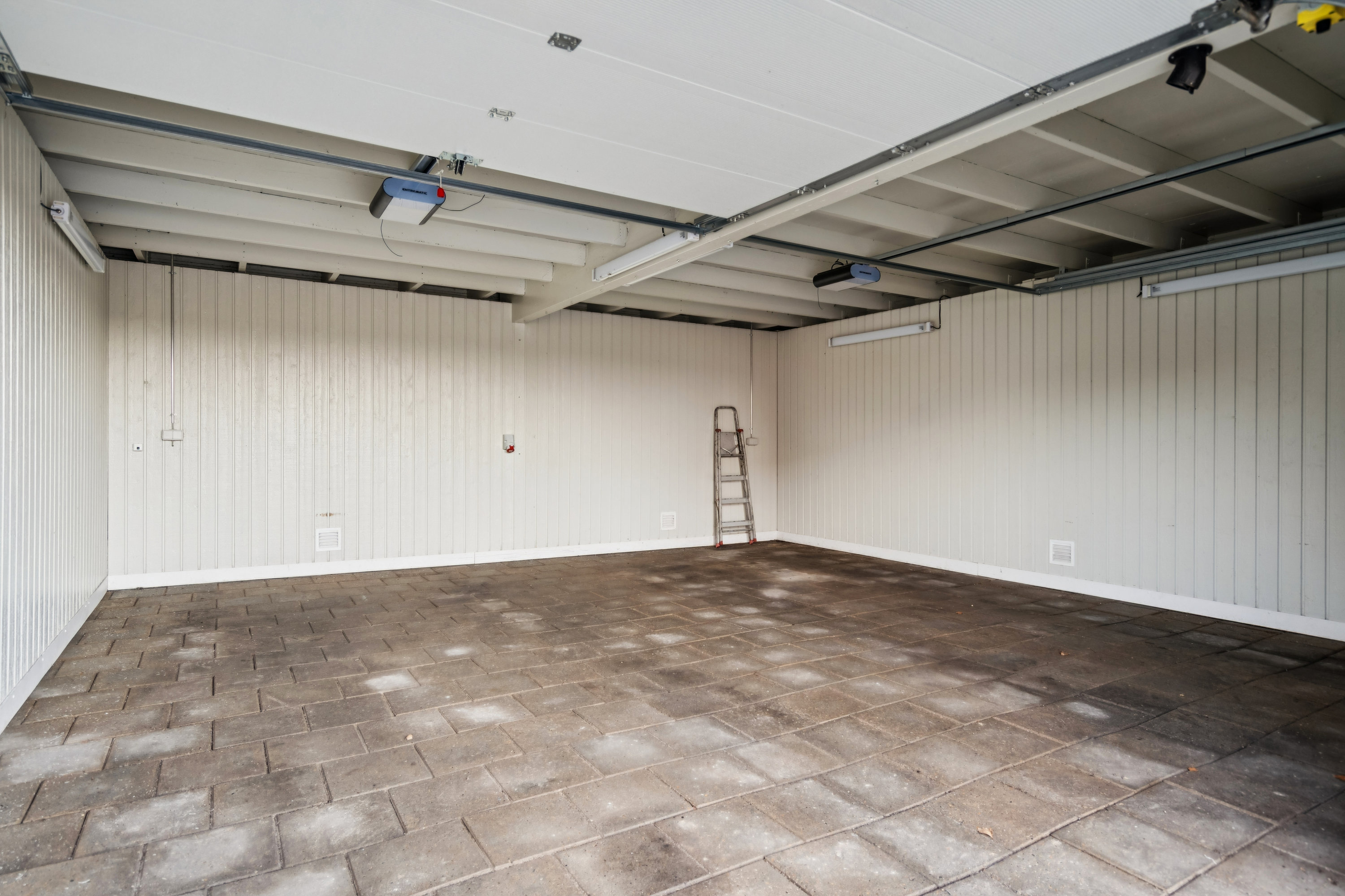 Fremhævet garage billede i fuldskærmstilstand. Billede af Uggerbyvej 16, Åbyen, 9850 Hirtshals