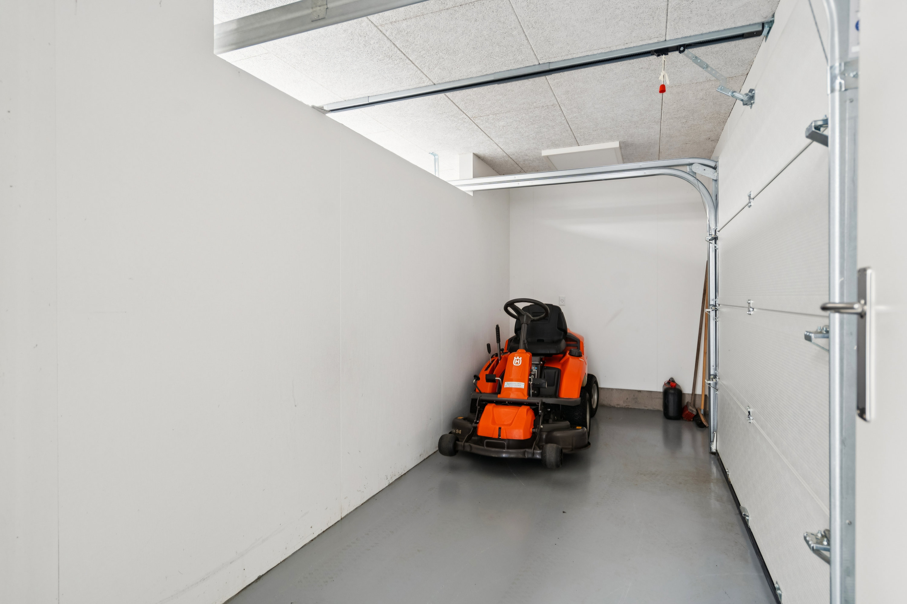 Fremhævet garage billede i fuldskærmstilstand. Billede af Uggerbyvej 16, Åbyen, 9850 Hirtshals