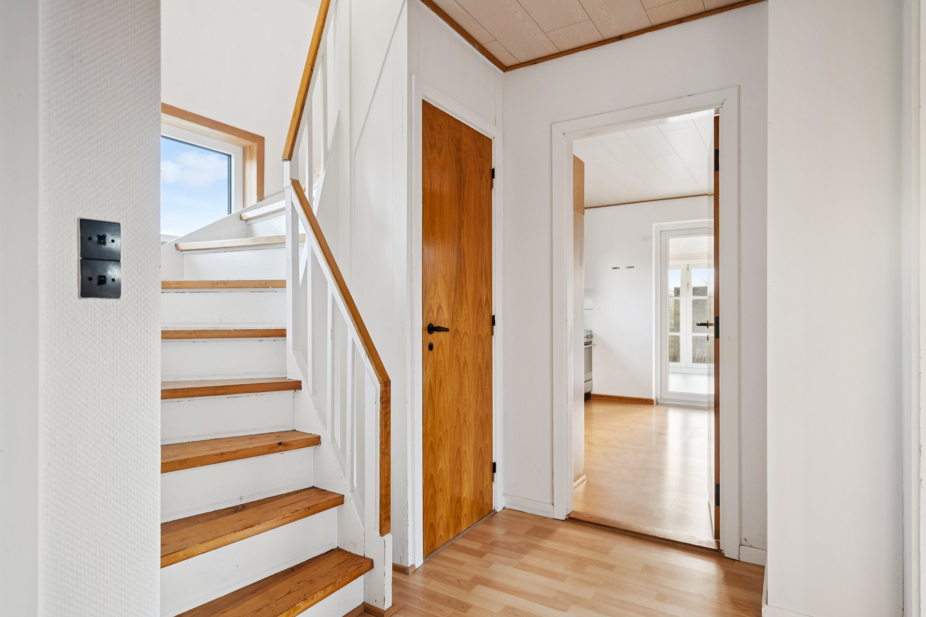 Fremhævet gang billede i fuldskærmstilstand. Billede af Uggerbyvej 16, Åbyen, 9850 Hirtshals