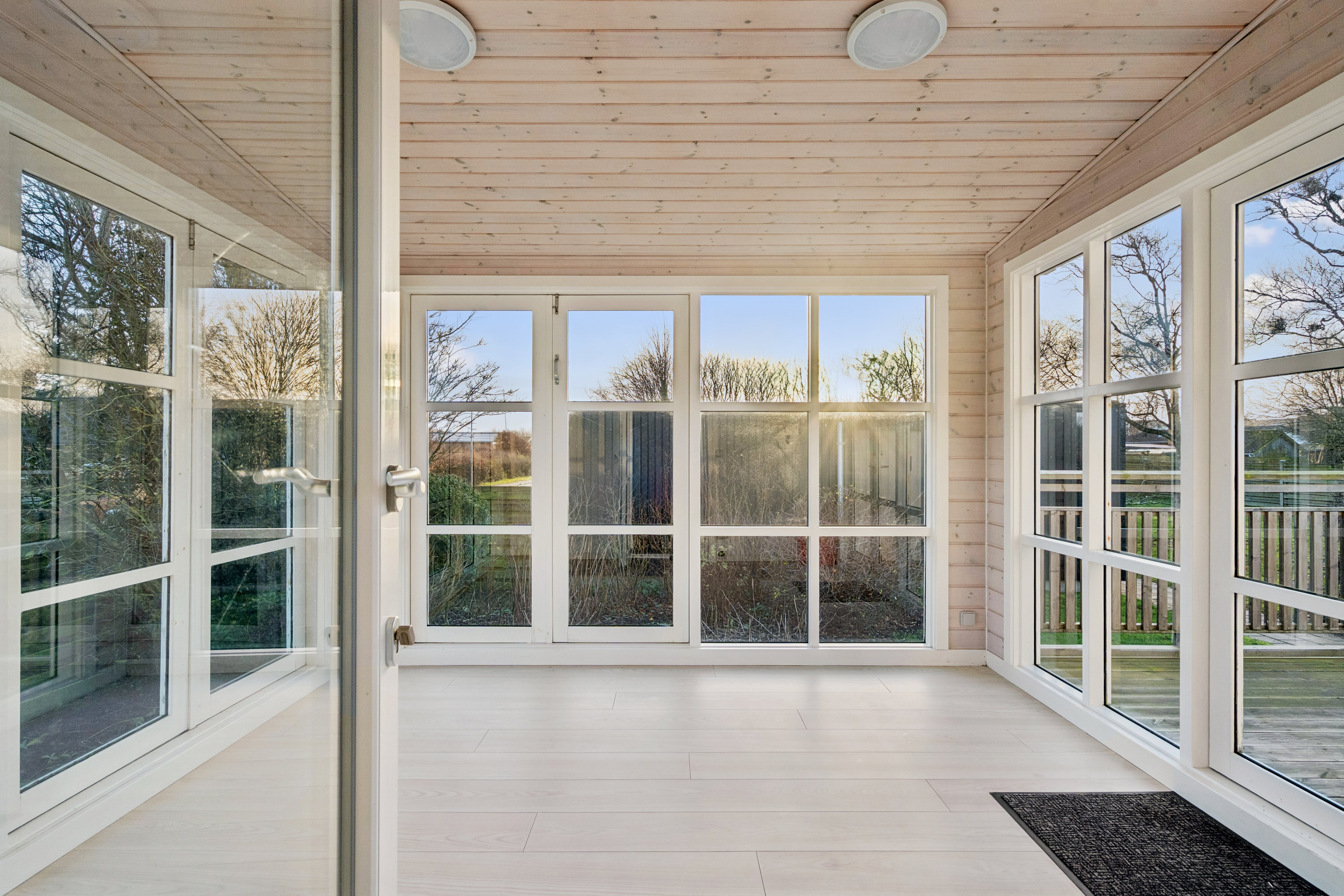 Fremhævet udestue billede i fuldskærmstilstand. Billede af Uggerbyvej 16, Åbyen, 9850 Hirtshals