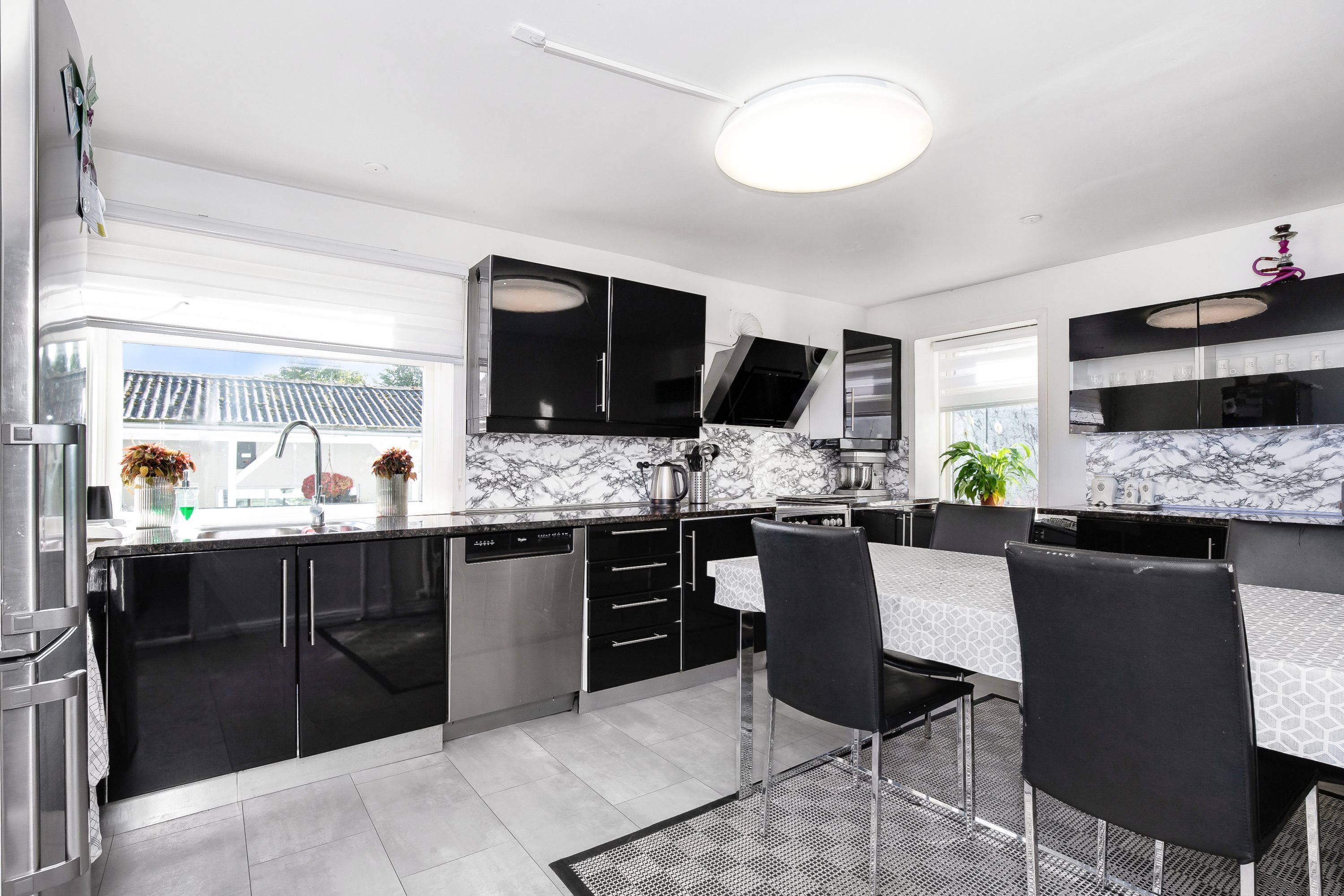 Fremhævet køkken billede i fuldskærmstilstand. Billede af Vejstruprød Landevej 20, 6093 Sjølund