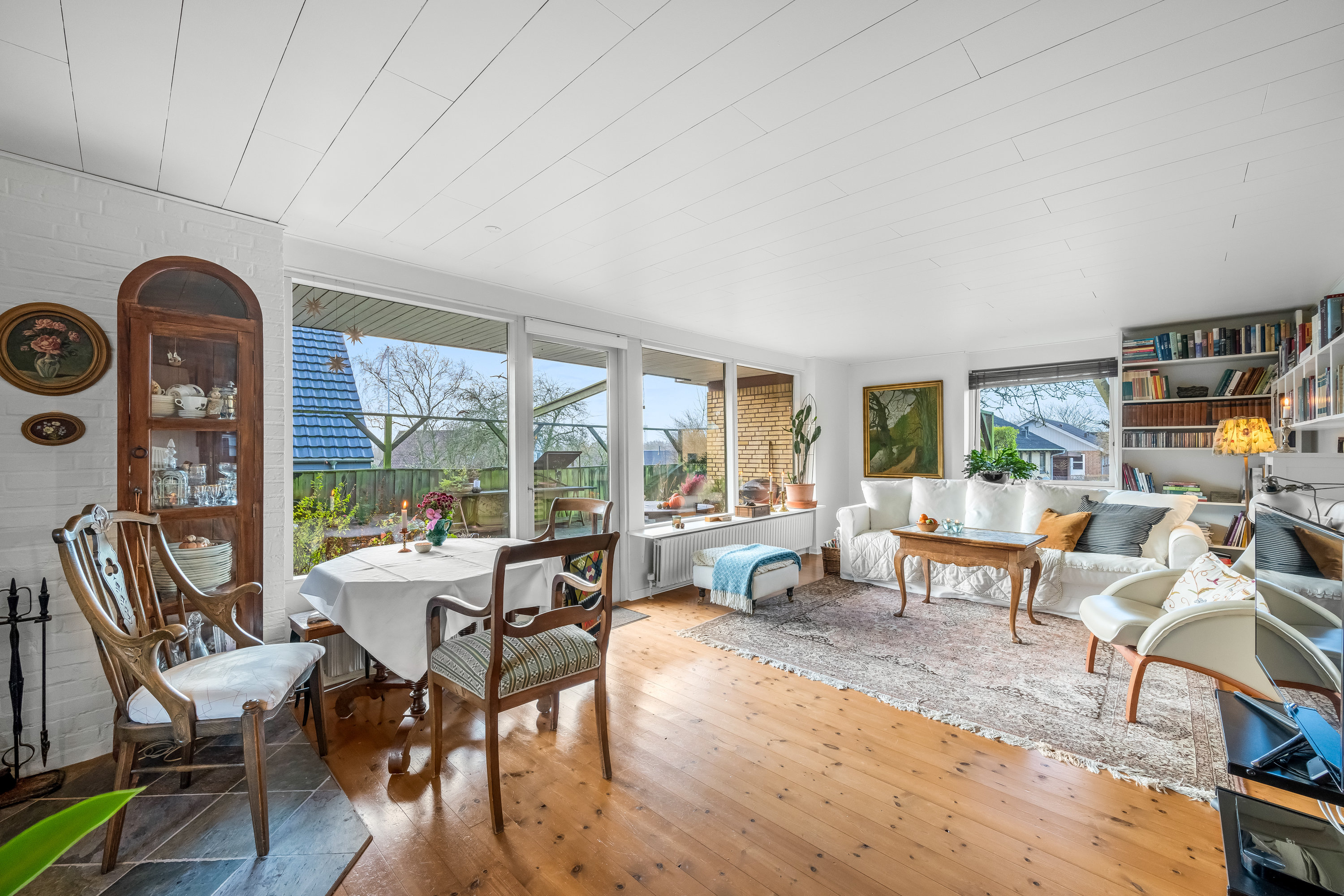 Fremhævet stue billede i fuldskærmstilstand. Billede af Liljealle 13, 6920 Videbæk