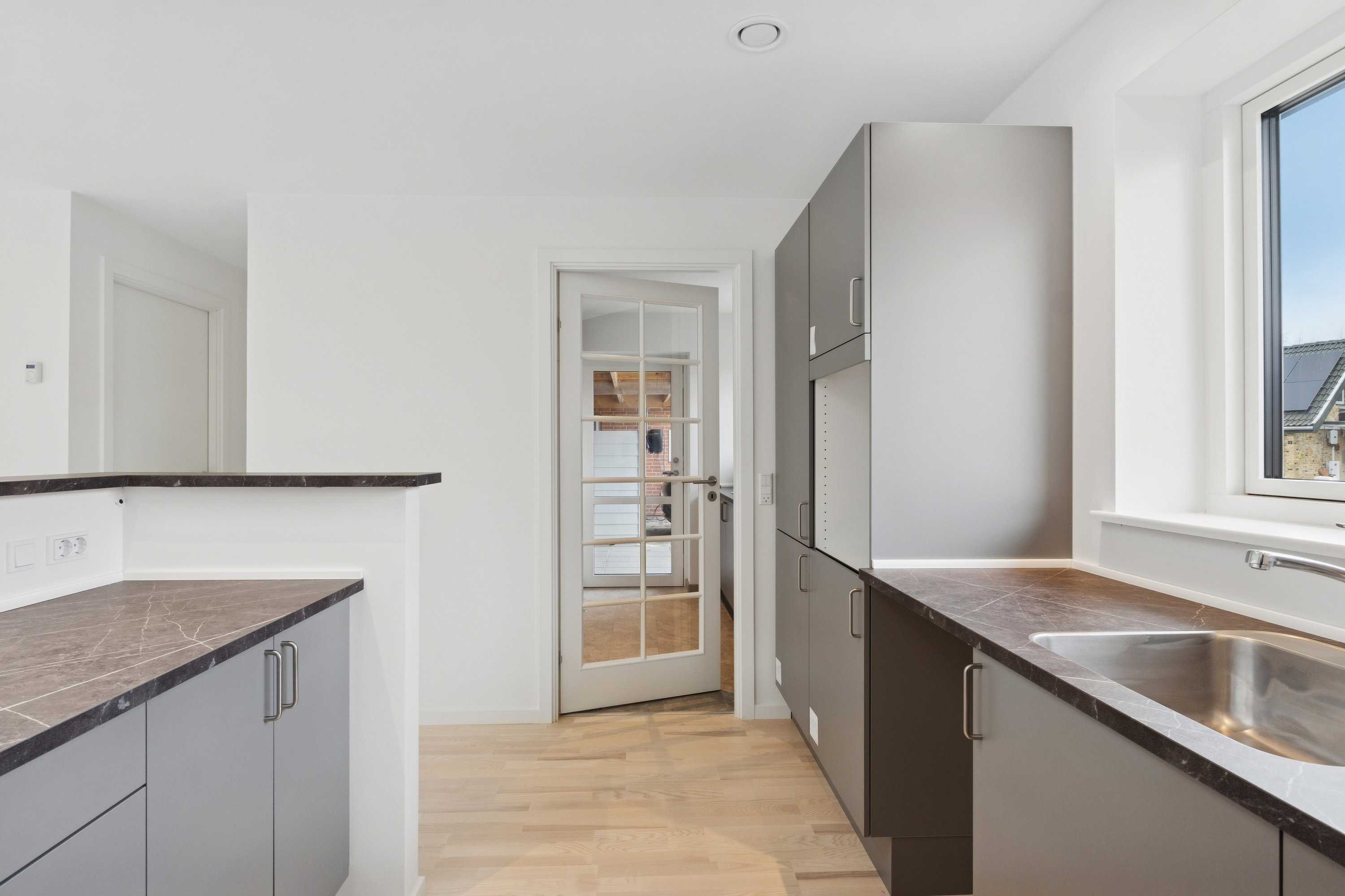 Fremhævet køkken billede i fuldskærmstilstand. Billede af Troelstrup Bygade 2F, 4690 Haslev