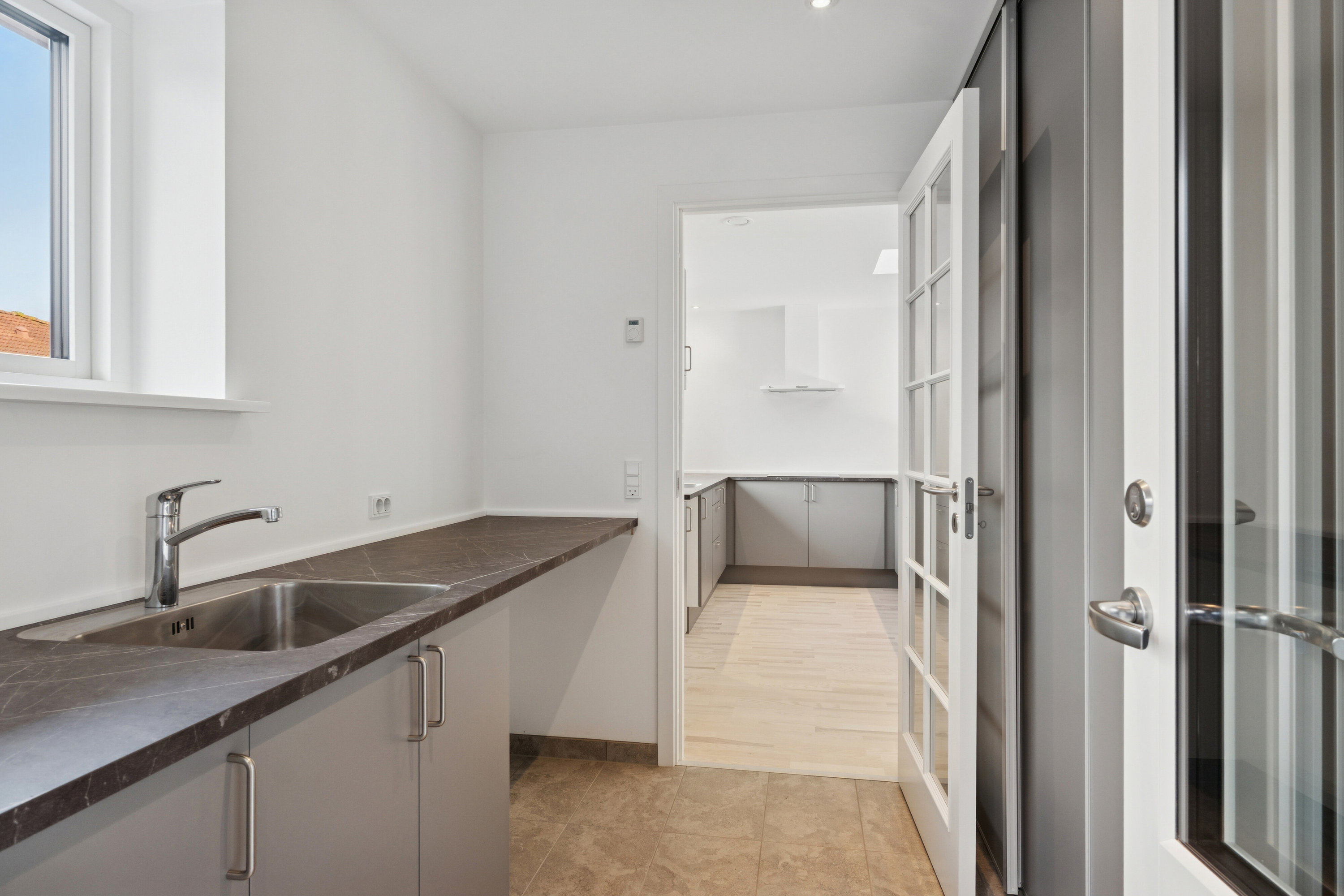 Fremhævet køkken billede i fuldskærmstilstand. Billede af Troelstrup Bygade 2F, 4690 Haslev