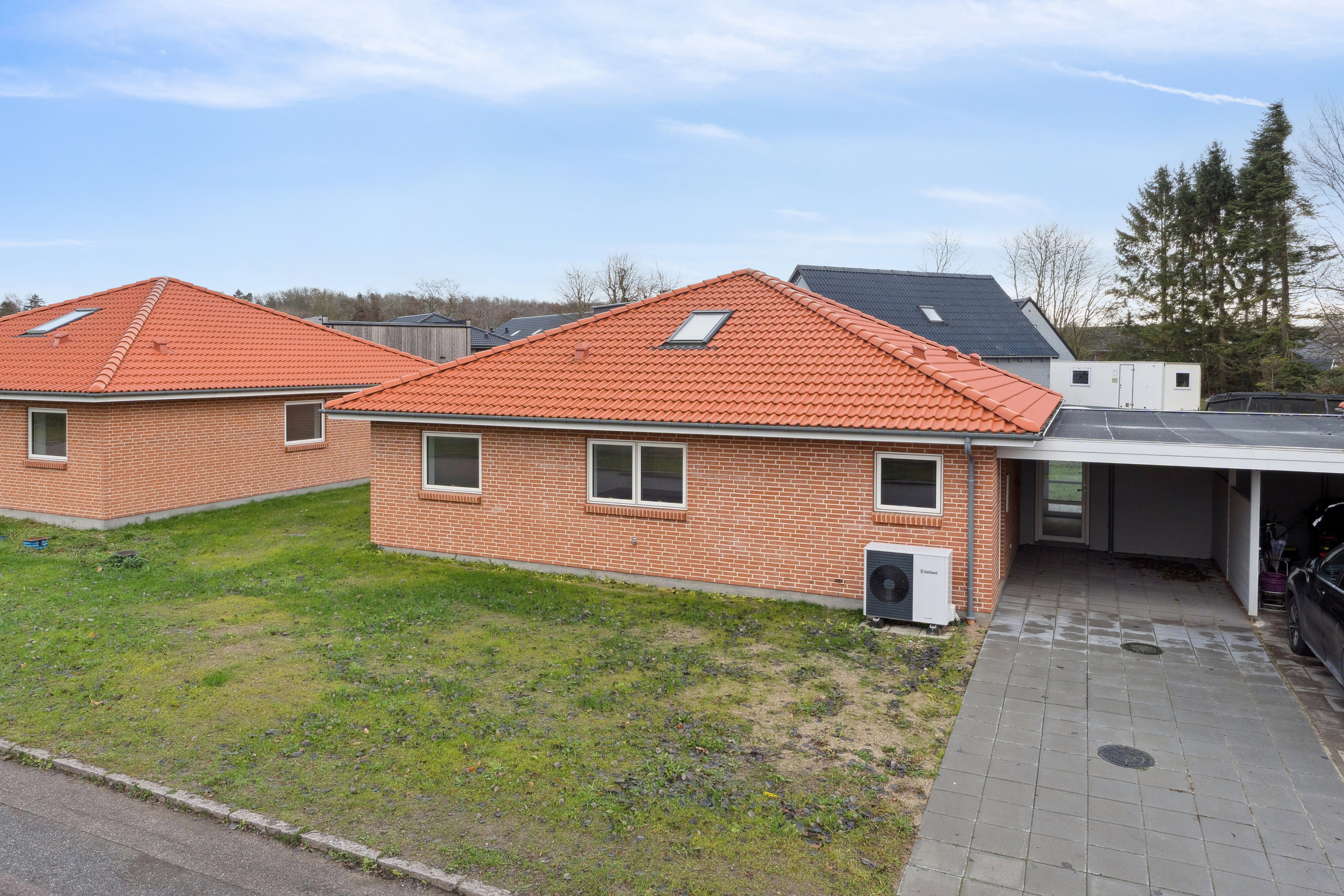 Fremhævet set fra vejen billede i fuldskærmstilstand. Billede af Troelstrup Bygade 2F, 4690 Haslev