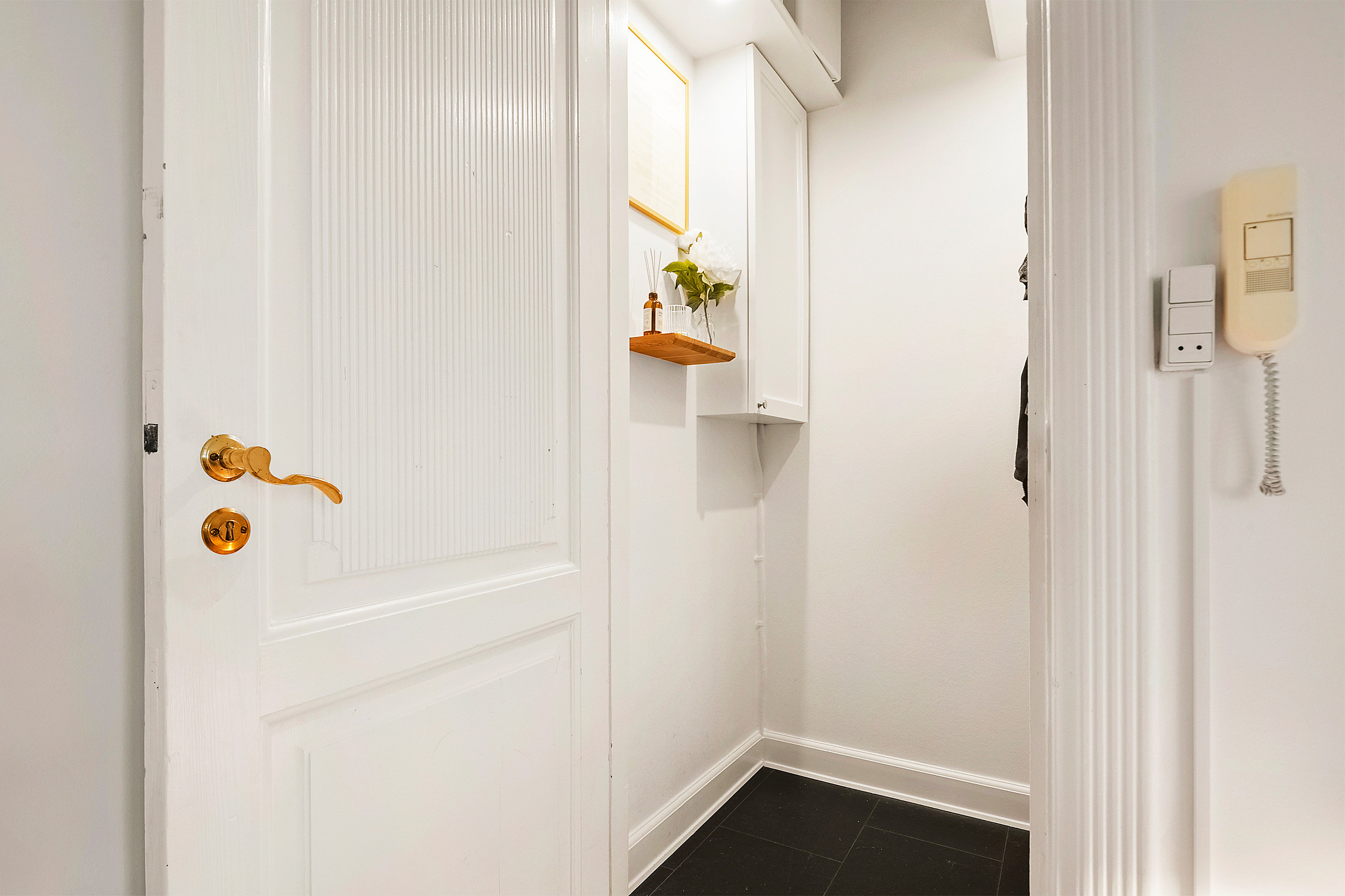 Fremhævet entré billede i fuldskærmstilstand. Billede af Stavangergade 8, 2. tv., Christiansbjerg , 8200 Aarhus N