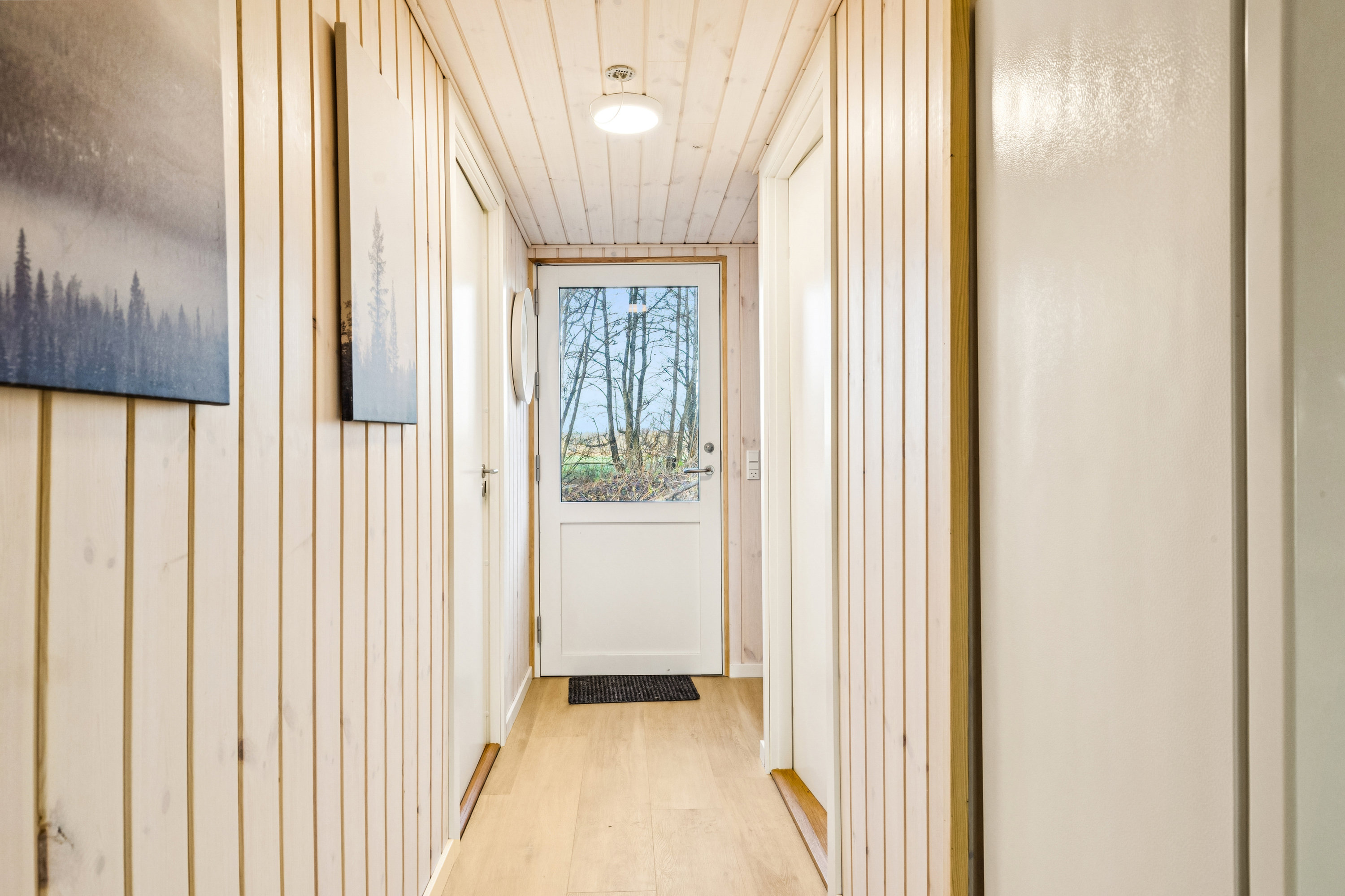 Fremhævet gang billede i fuldskærmstilstand. Billede af Hybenvej 50, Egense, 9280 Storvorde