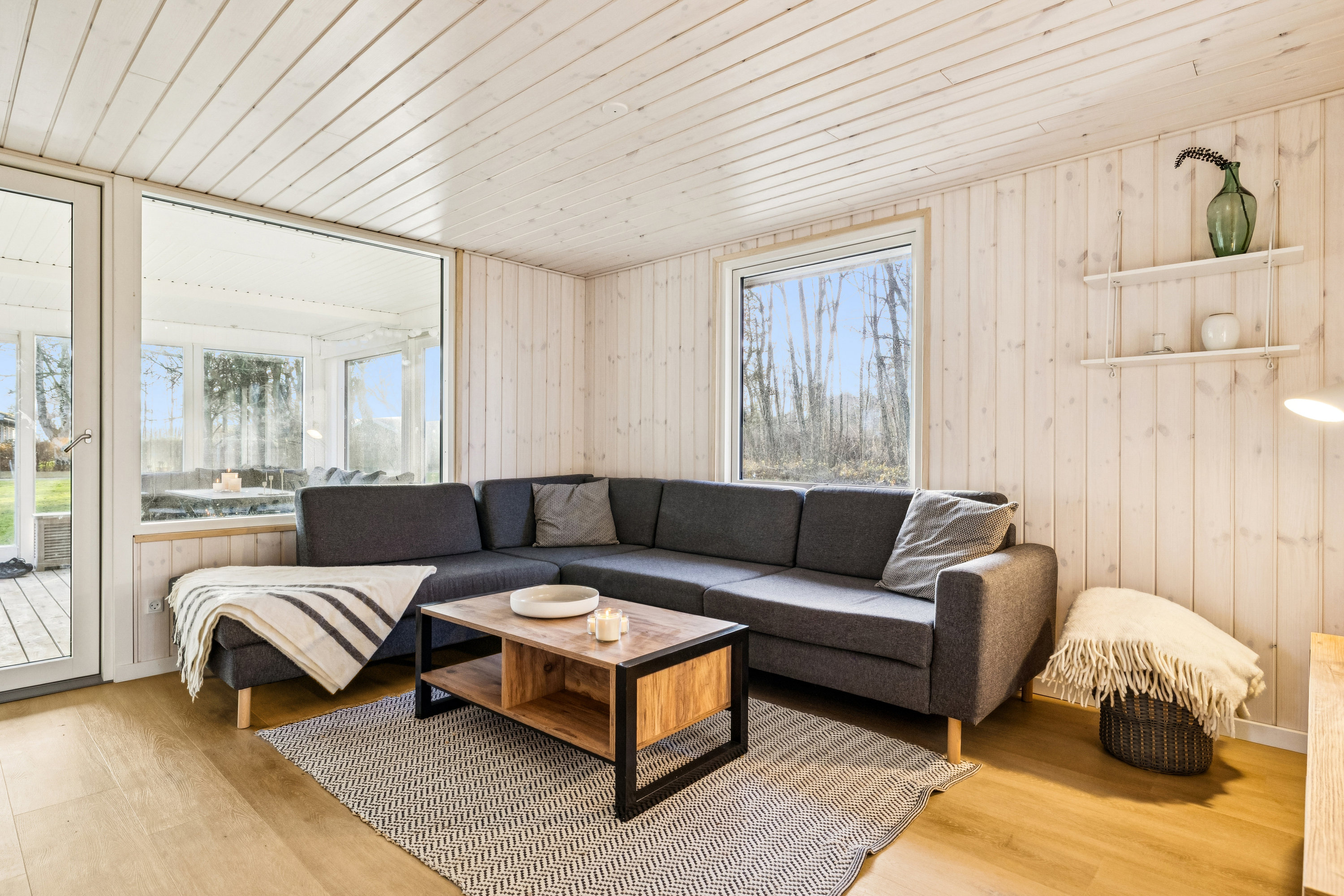 Fremhævet stue billede i fuldskærmstilstand. Billede af Hybenvej 50, Egense, 9280 Storvorde