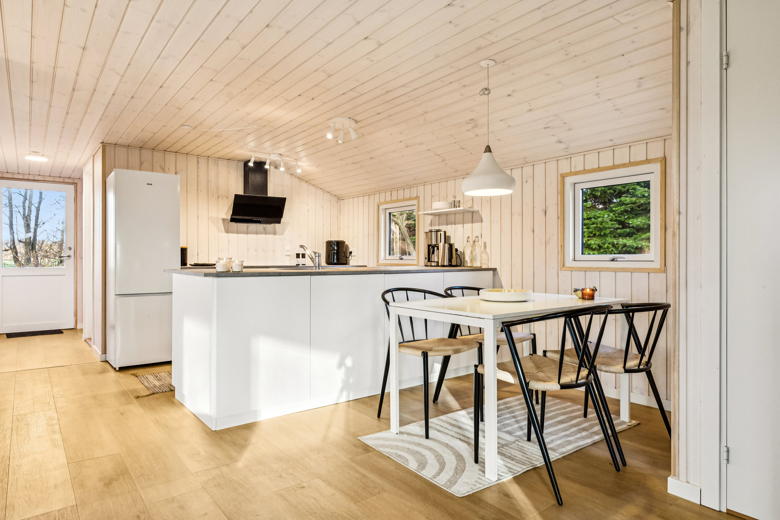 Fremhævet køkken billede i fuldskærmstilstand. Billede af Hybenvej 50, Egense, 9280 Storvorde