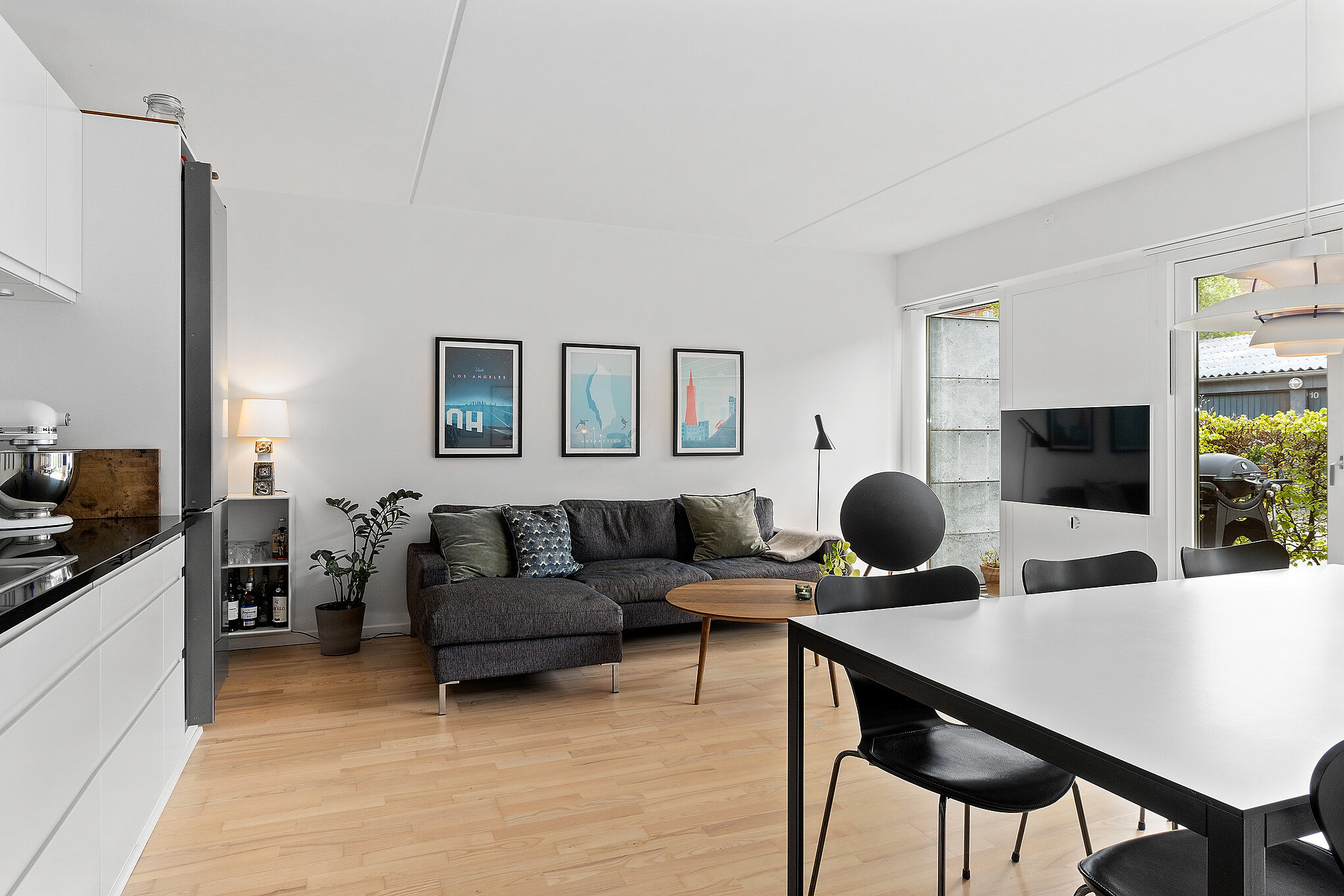 Fremhævet køkken-alrum billede i fuldskærmstilstand. Billede af Engtoftevej 31C, st.., 9000 Aalborg