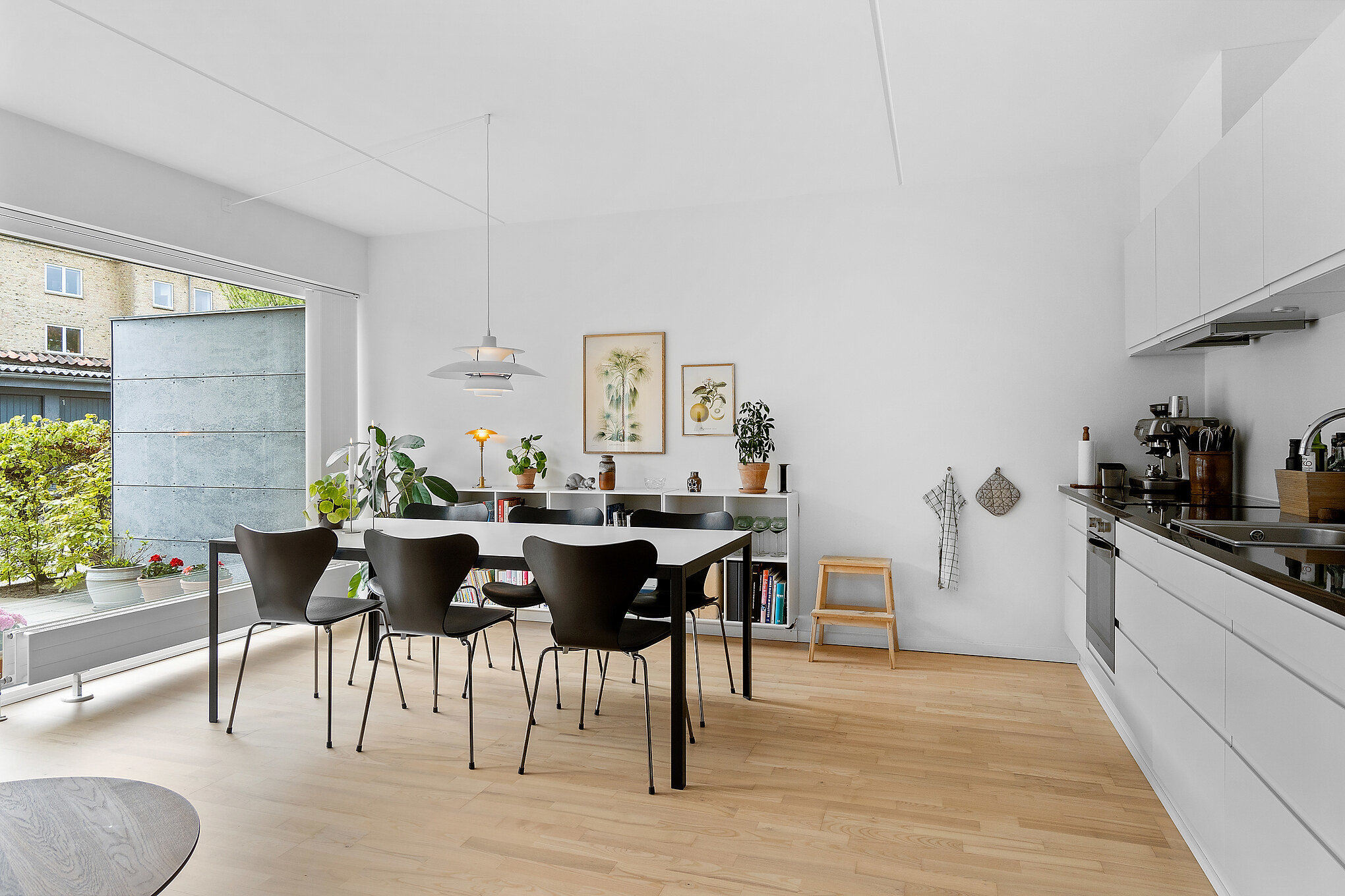 Fremhævet køkken-alrum billede i fuldskærmstilstand. Billede af Engtoftevej 31C, st.., 9000 Aalborg