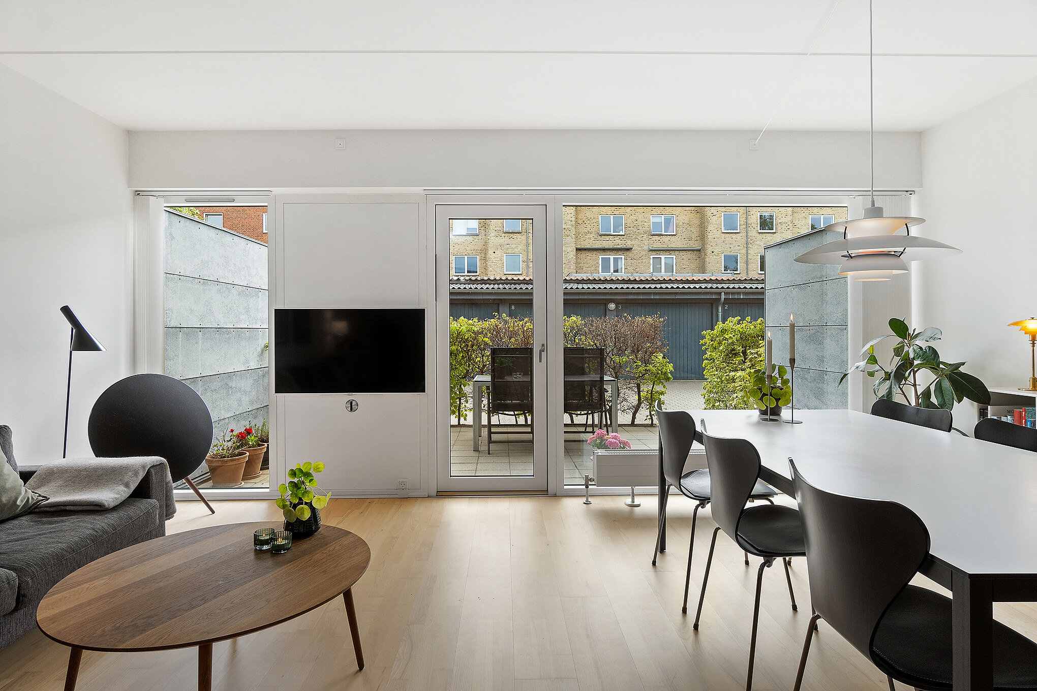 Fremhævet køkken-alrum billede i fuldskærmstilstand. Billede af Engtoftevej 31C, st.., 9000 Aalborg