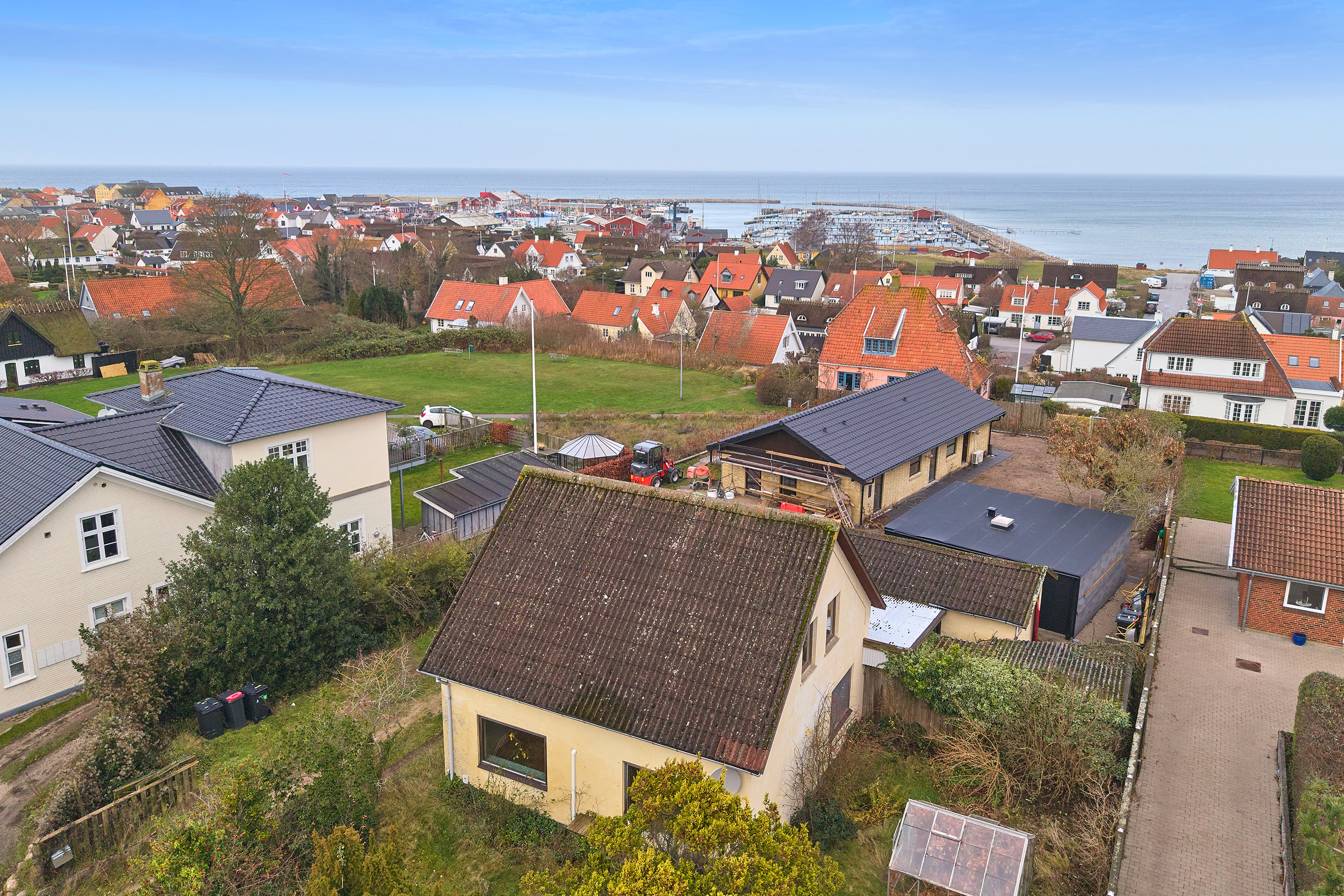 Miniaturebillede 1: ejendommen. Billede af Østre Alle 1B, 3250 Gilleleje