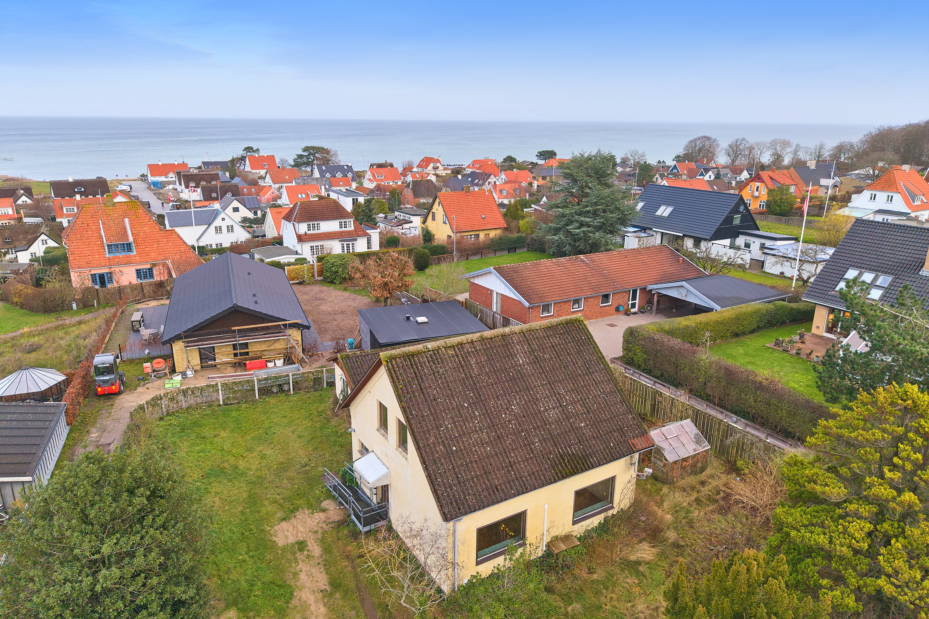Miniaturebillede 2: ejendommen. Billede af Østre Alle 1B, 3250 Gilleleje