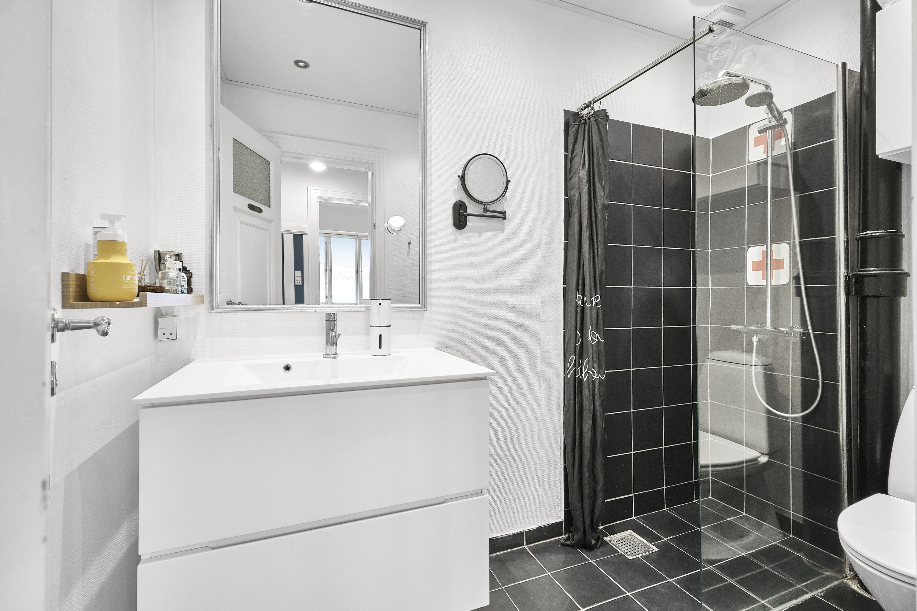 Fremhævet badeværelse billede i fuldskærmstilstand. Billede af Carl Bertelsens Gade 1, st.. tv., 8000 Aarhus C