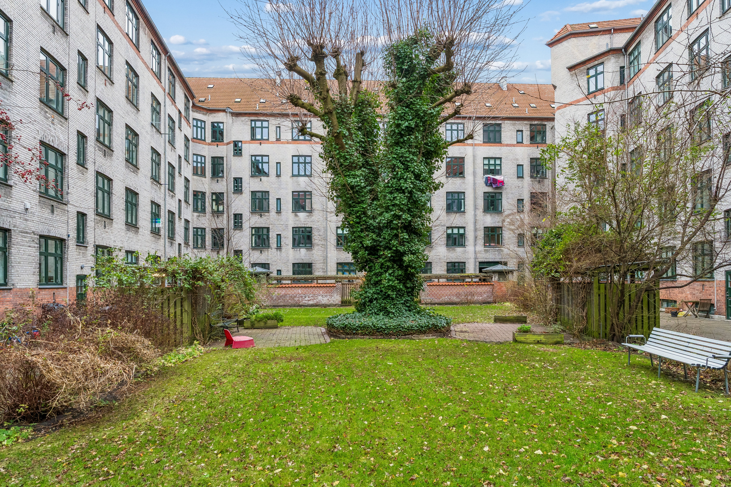 Fremhævet andet billede i fuldskærmstilstand. Billede af Silkeborggade 43, 1. th., 2100 København Ø