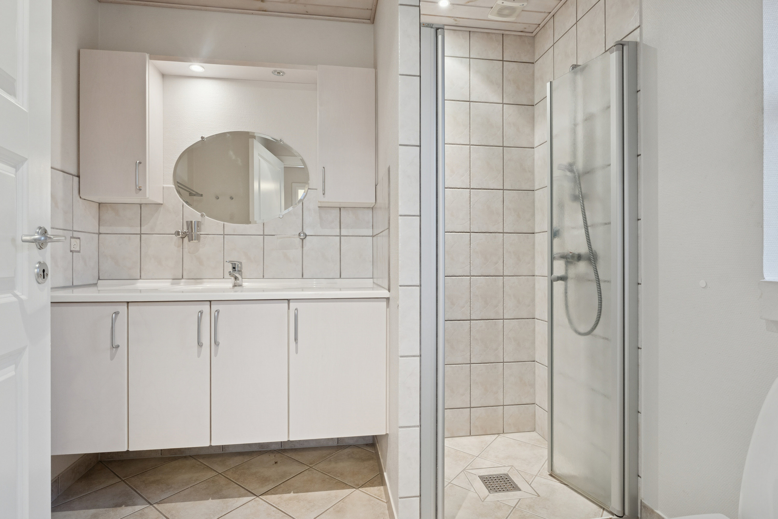 Fremhævet badeværelse billede i fuldskærmstilstand. Billede af Rosengården 19, 4653 Karise