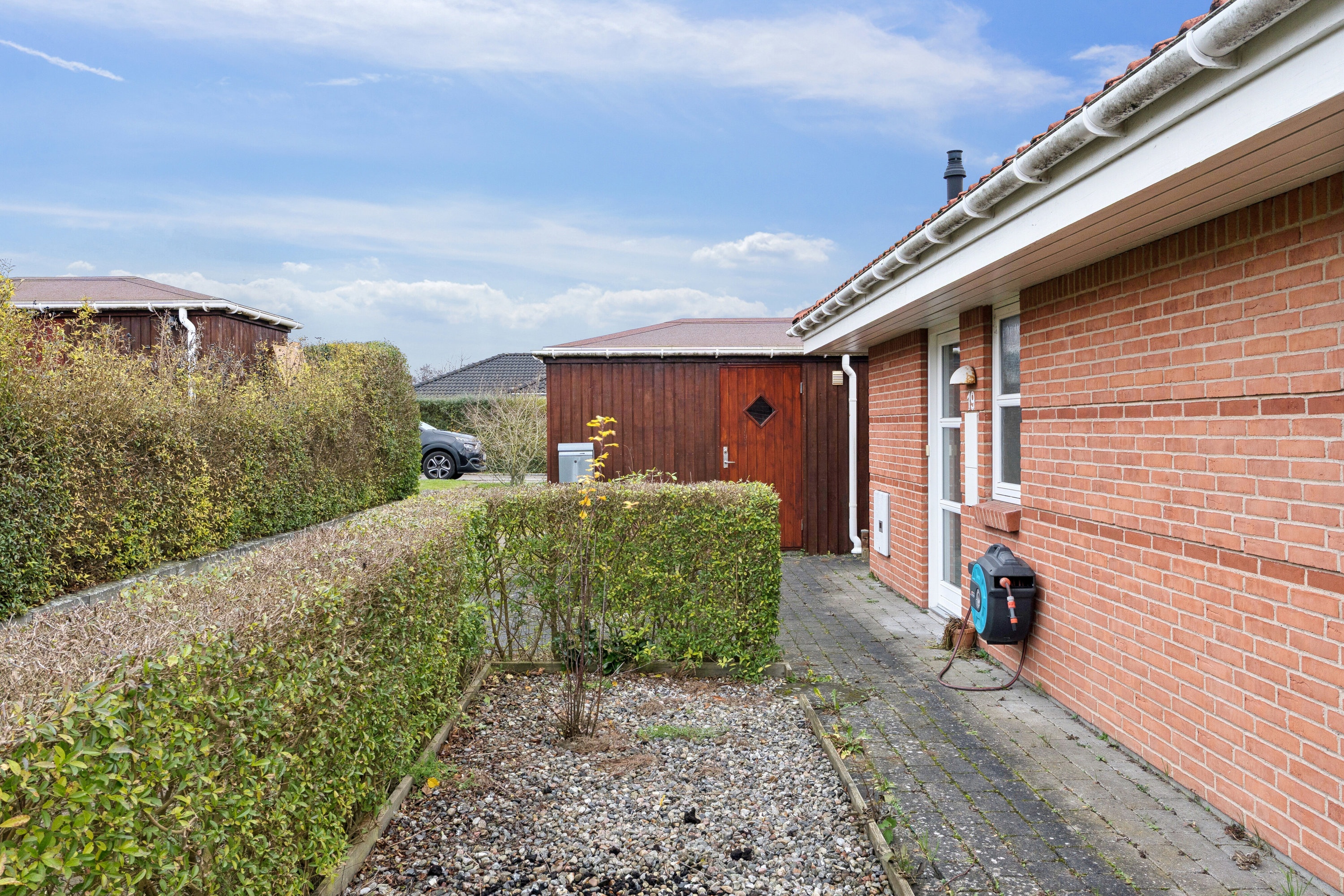 Fremhævet udendørs billede i fuldskærmstilstand. Billede af Rosengården 19, 4653 Karise