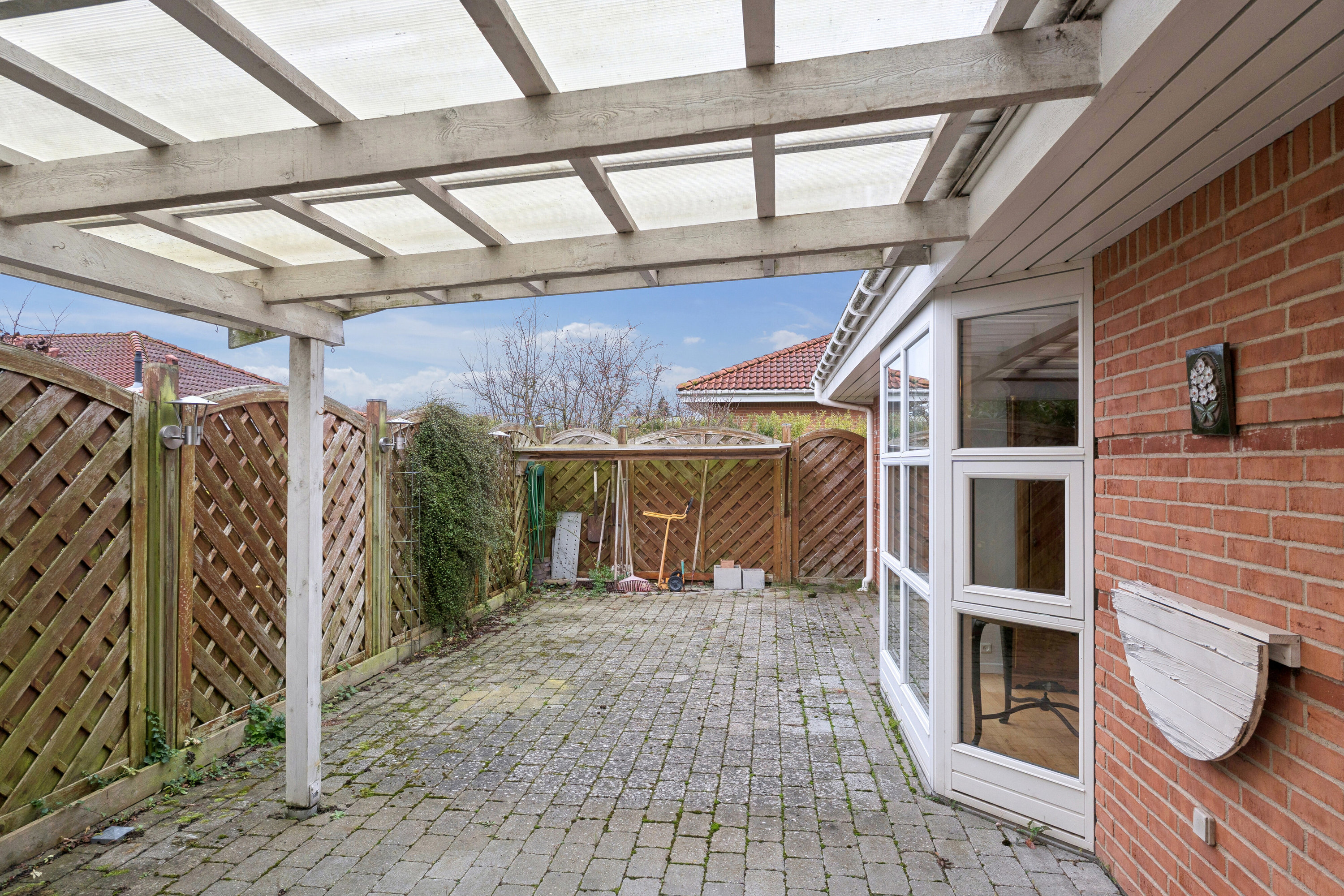 Fremhævet overdækket terrasse billede i fuldskærmstilstand. Billede af Rosengården 19, 4653 Karise