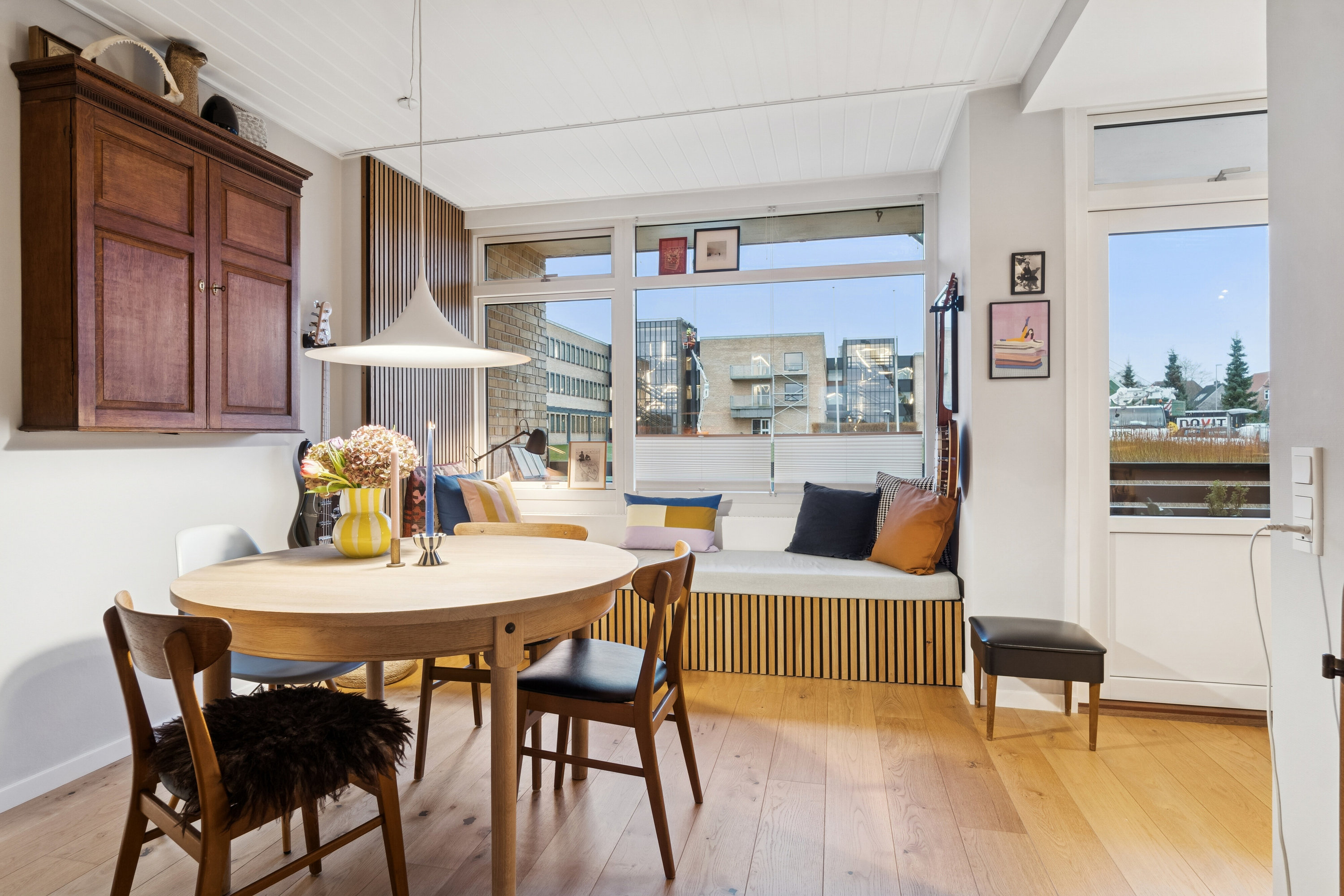 Fremhævet stue billede i fuldskærmstilstand. Billede af Kongsgårdsvej 20, st.. 4., 8260 Viby J