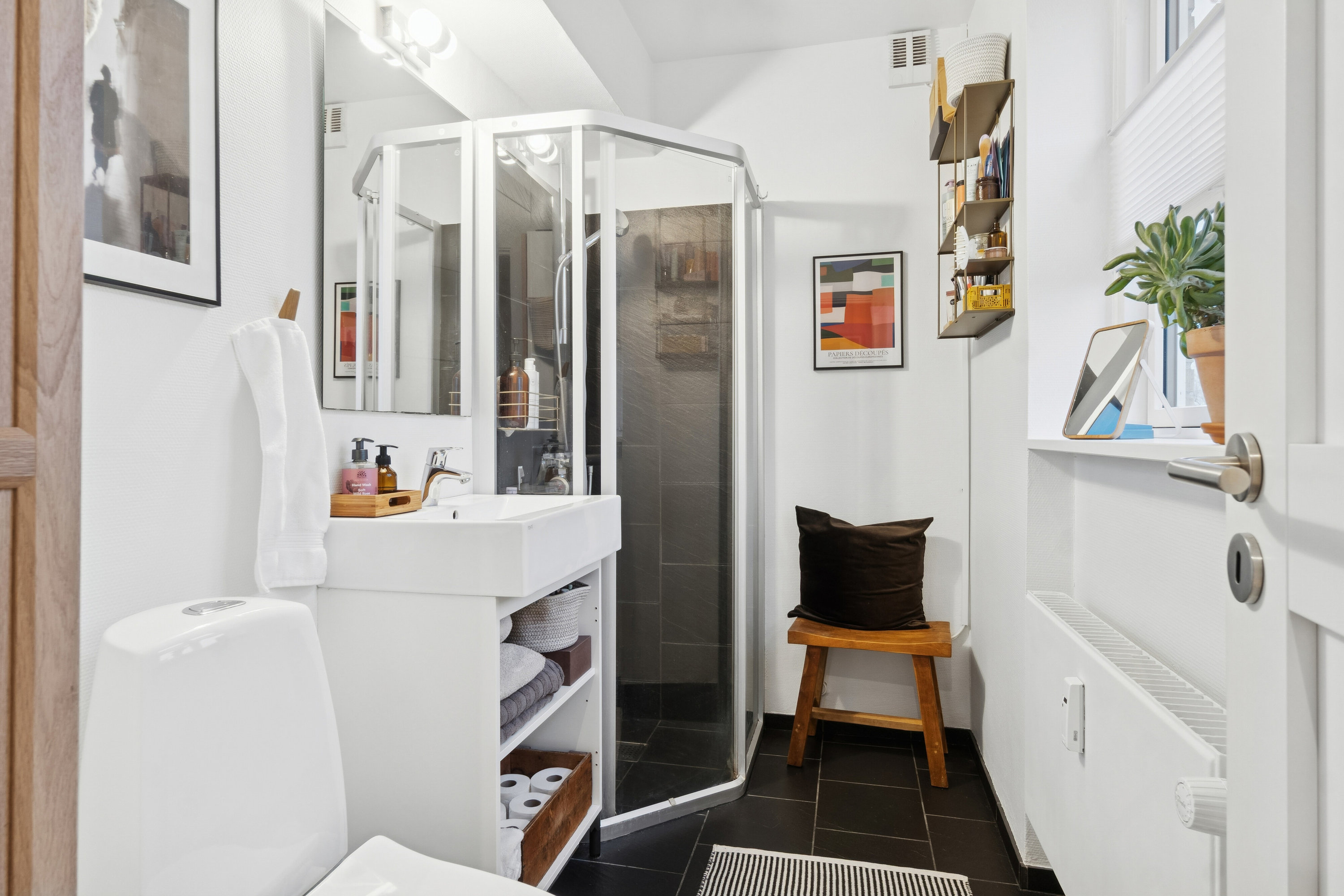 Fremhævet badeværelse billede i fuldskærmstilstand. Billede af Kongsgårdsvej 20, st.. 4., 8260 Viby J