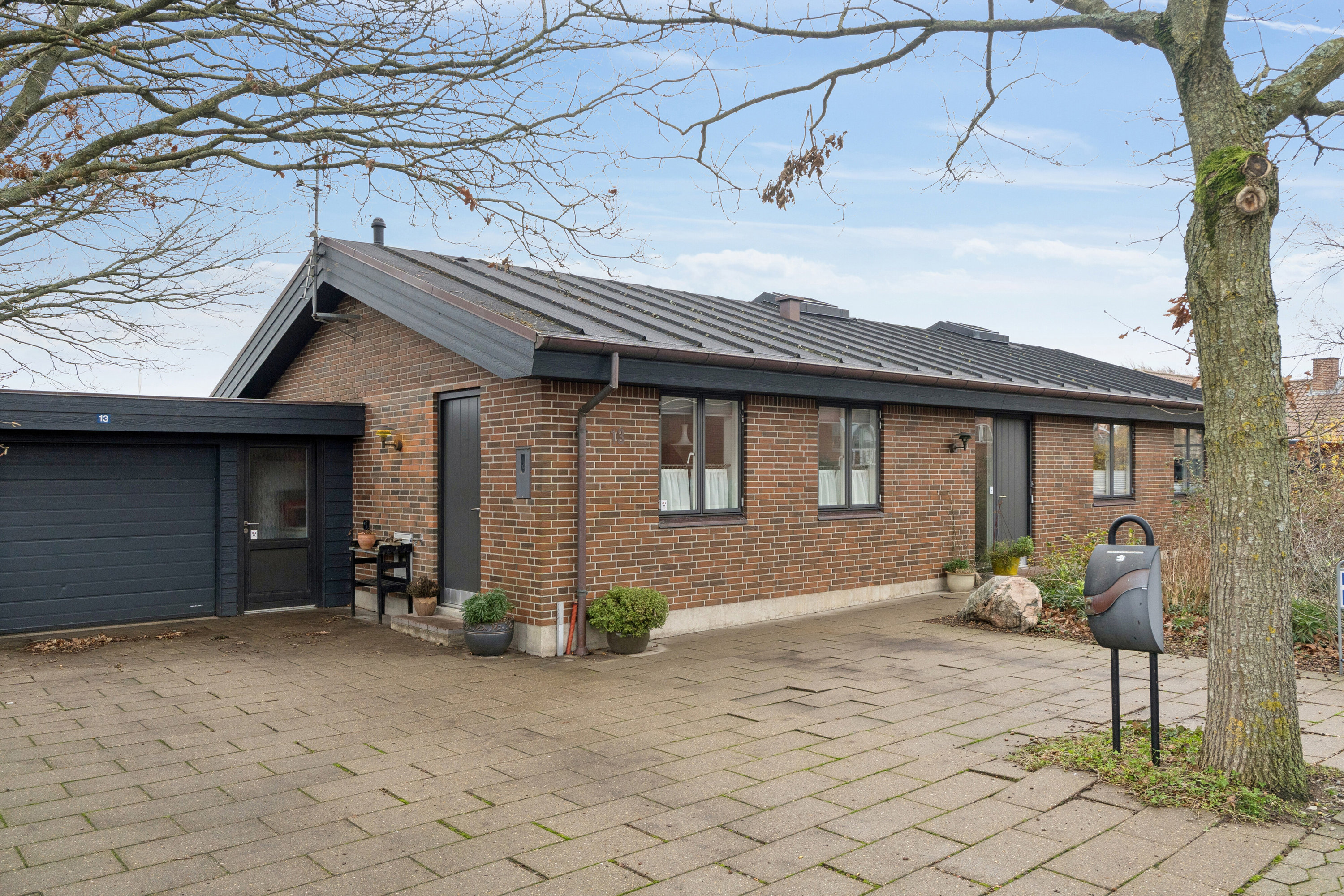 Villa: Set fra vejen på Skyumvej 13, Vilsund, 7700 Thisted