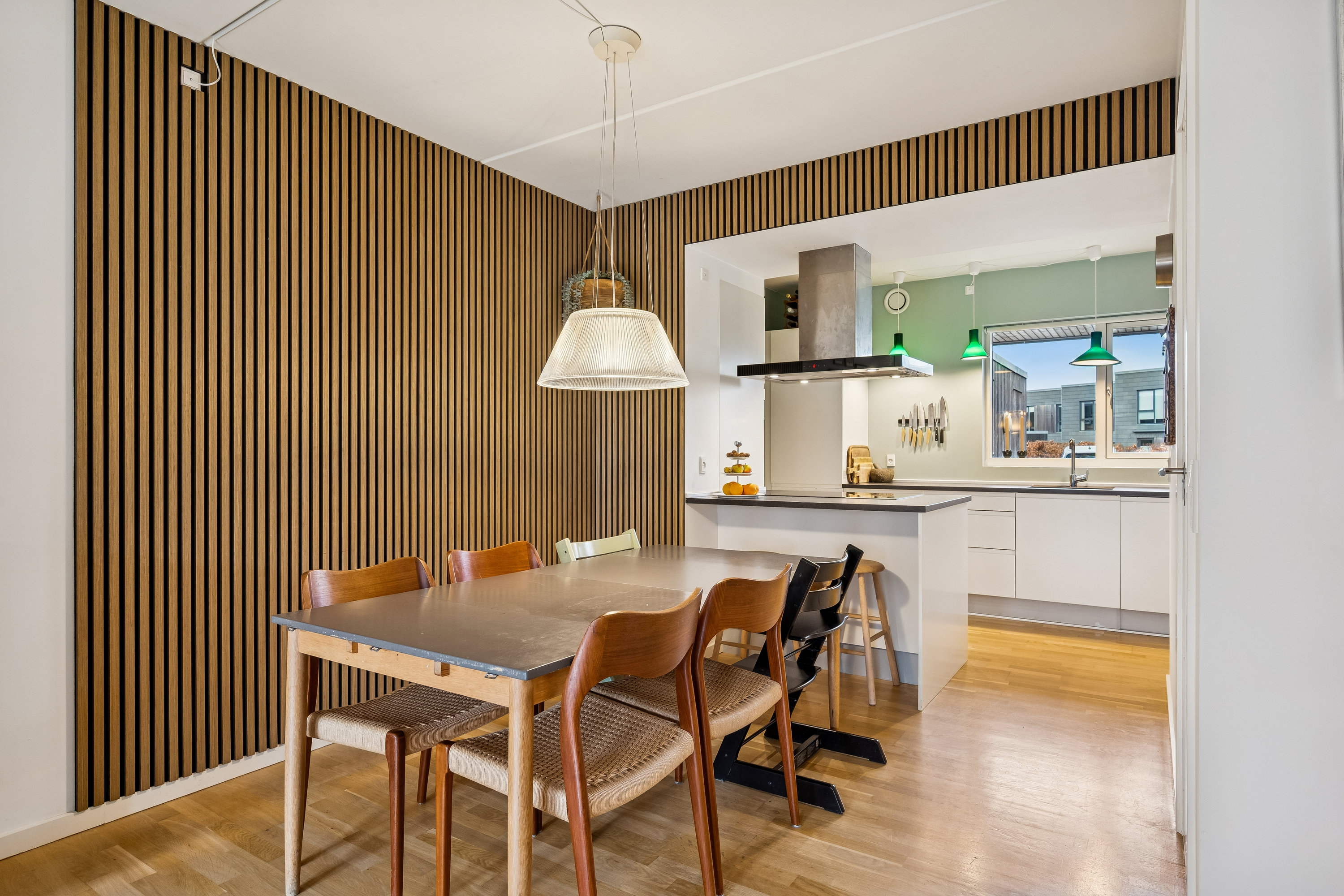 Fremhævet spisestue billede i fuldskærmstilstand. Billede af Egå Engvej 88, 8250 Egå