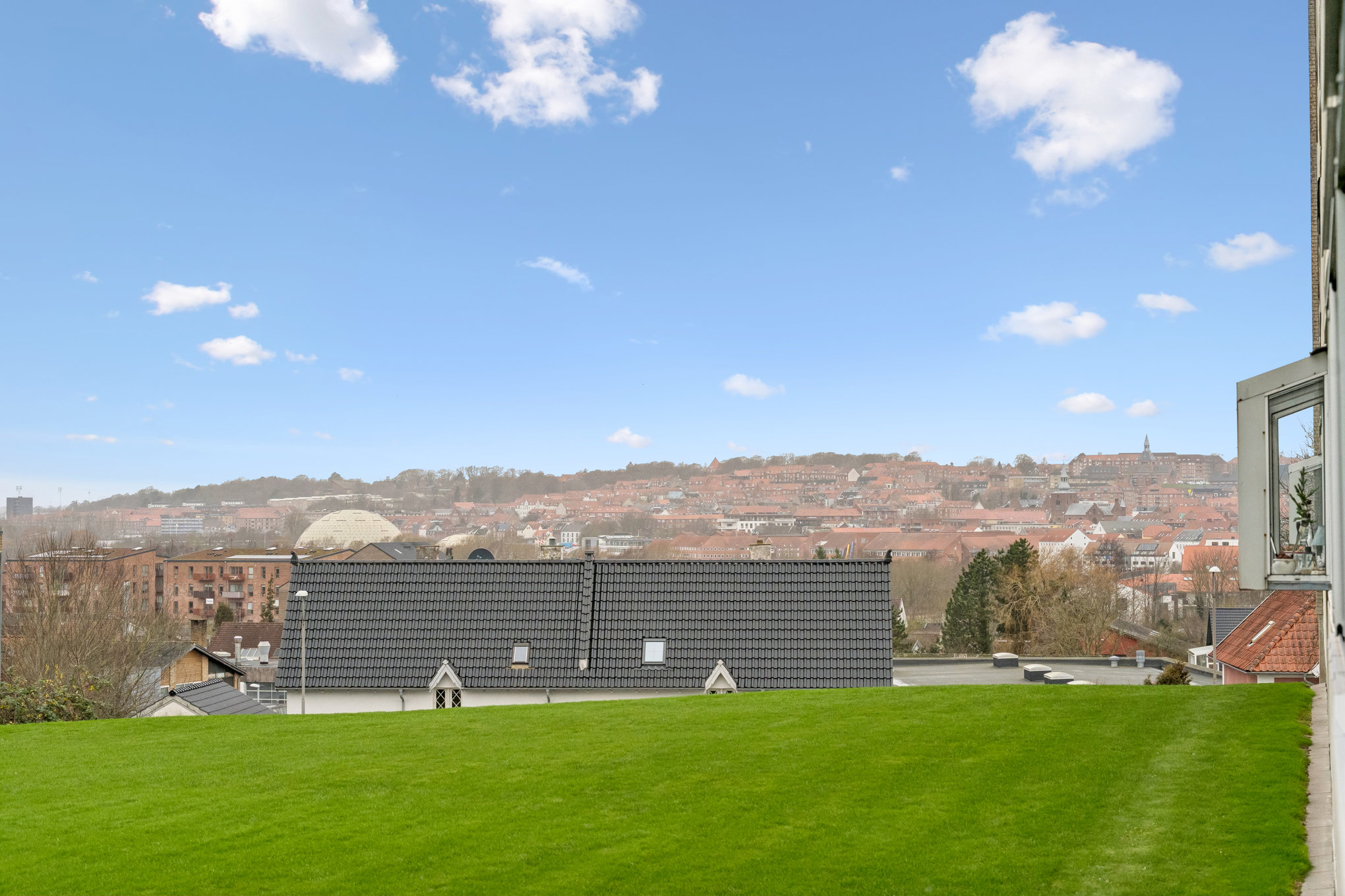 Fremhævet udsigt billede i fuldskærmstilstand. Billede af Højtoftegade 8, st.. mf., 8940 Randers SV