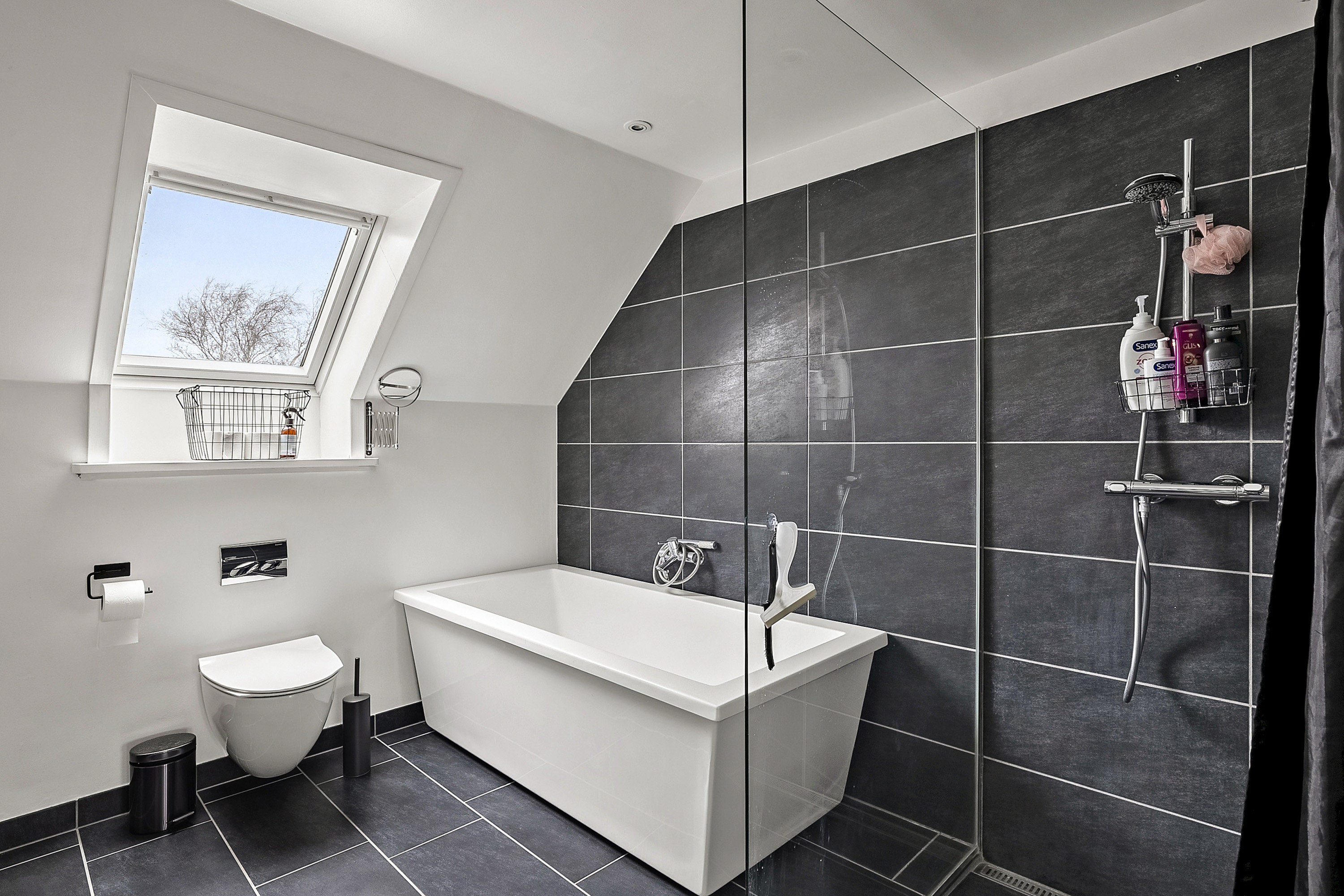 Fremhævet badeværelse billede i fuldskærmstilstand. Billede af Rosenvej 2, 4241 Vemmelev