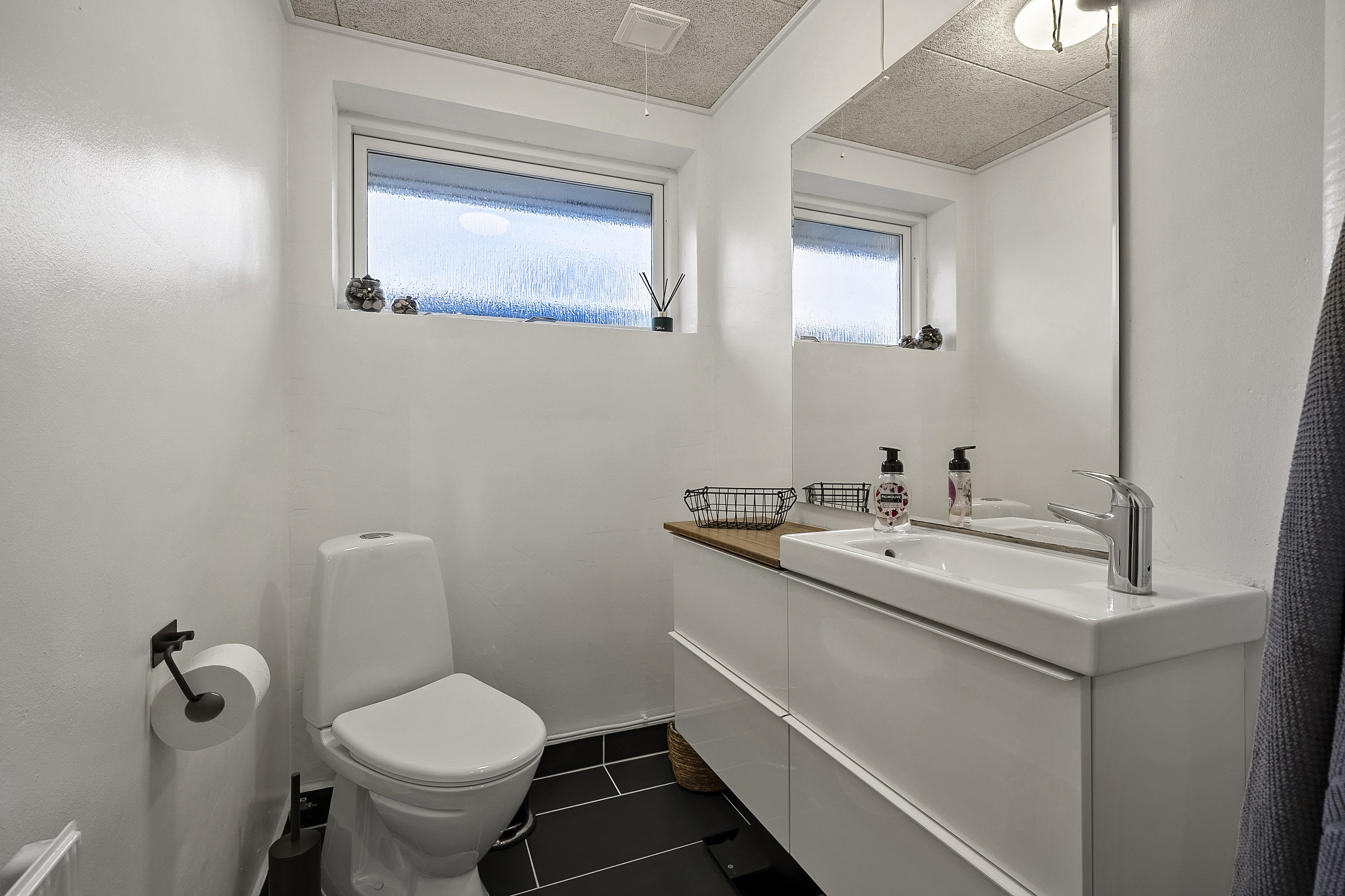 Fremhævet toilet billede i fuldskærmstilstand. Billede af Rosenvej 2, 4241 Vemmelev