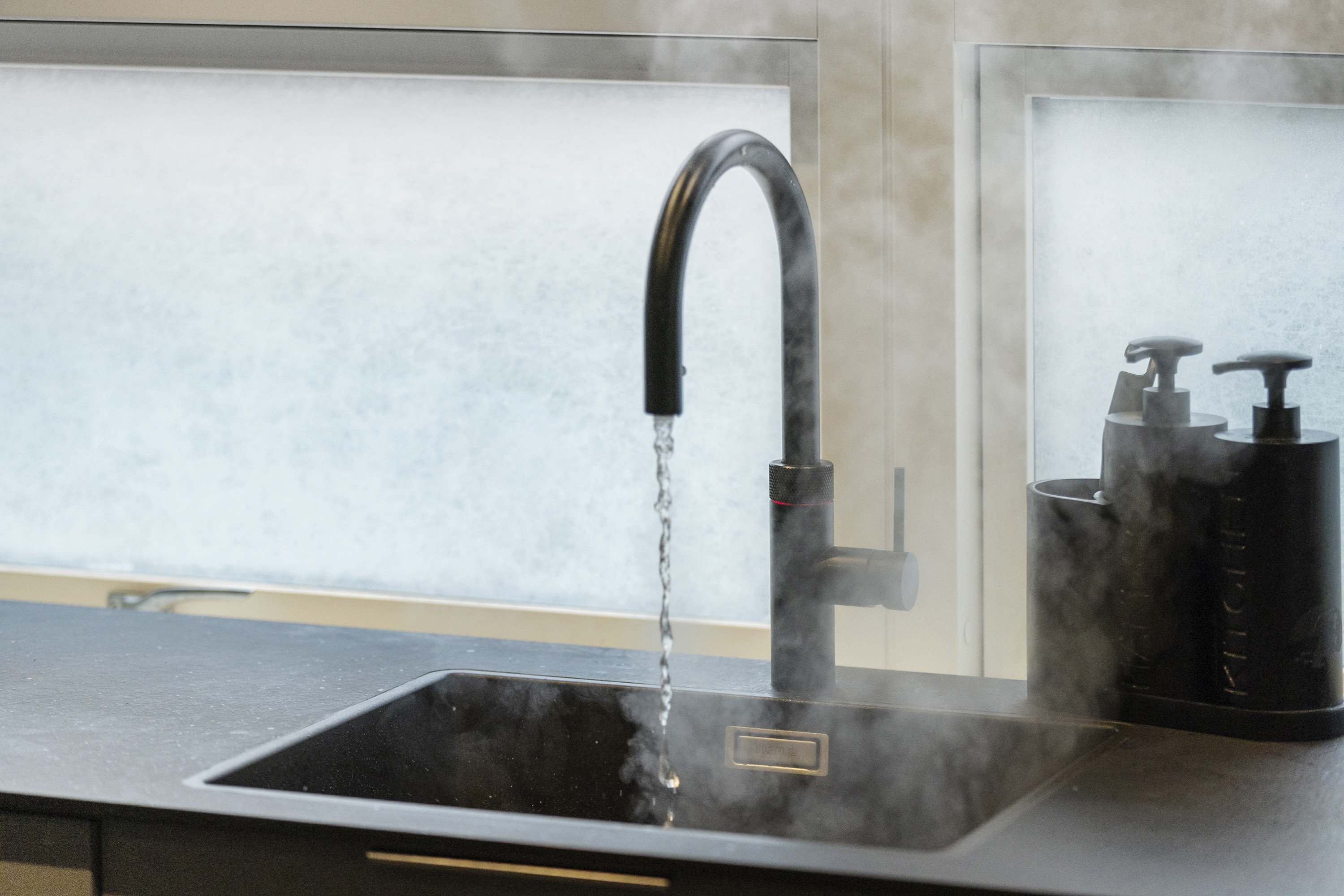 Fremhævet køkken billede i fuldskærmstilstand. Billede af Lyngmosevænget 10, 5000 Odense C