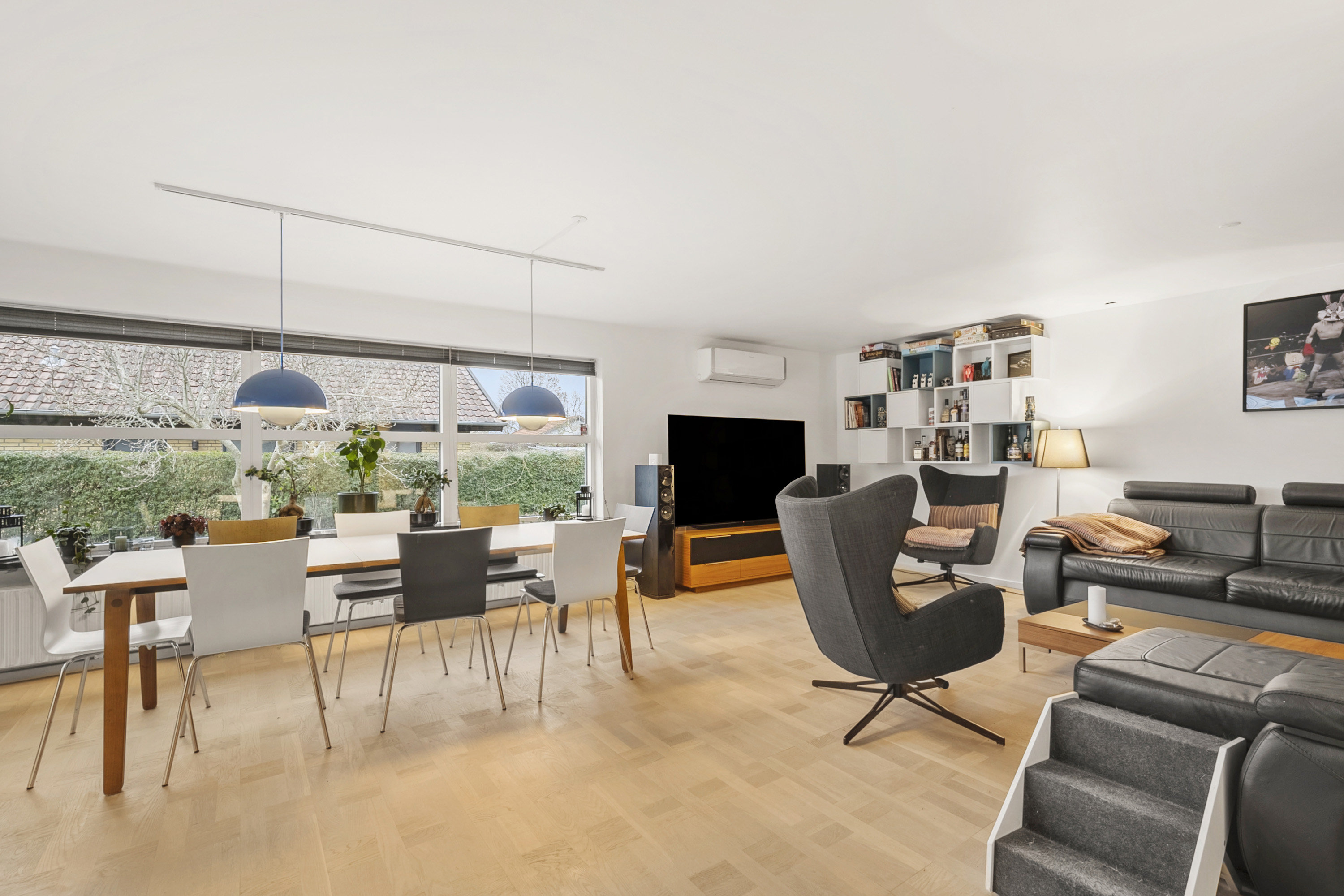 Fremhævet stue billede i fuldskærmstilstand. Billede af Lyngmosevænget 10, 5000 Odense C