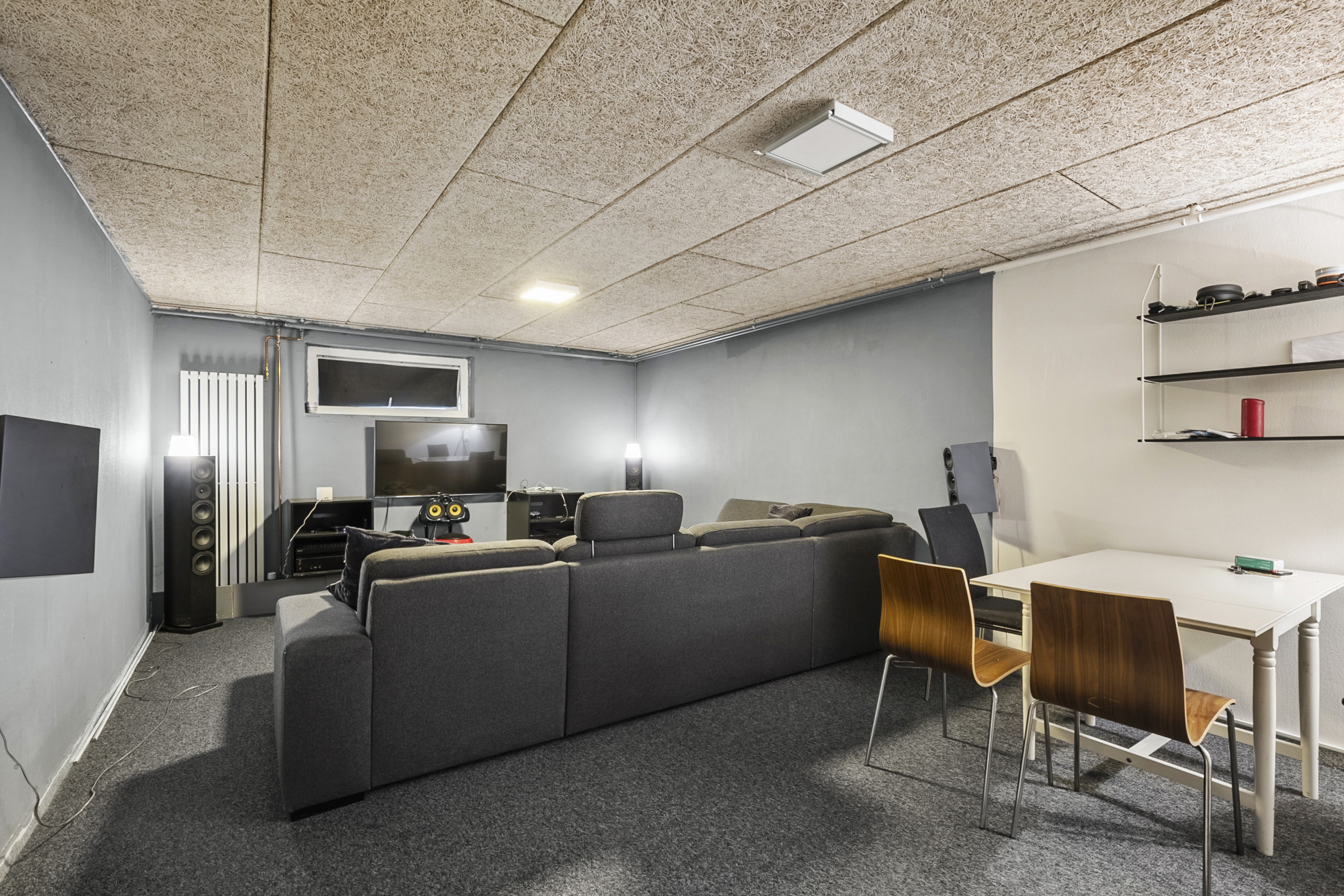 Fremhævet stue billede i fuldskærmstilstand. Billede af Lyngmosevænget 10, 5000 Odense C