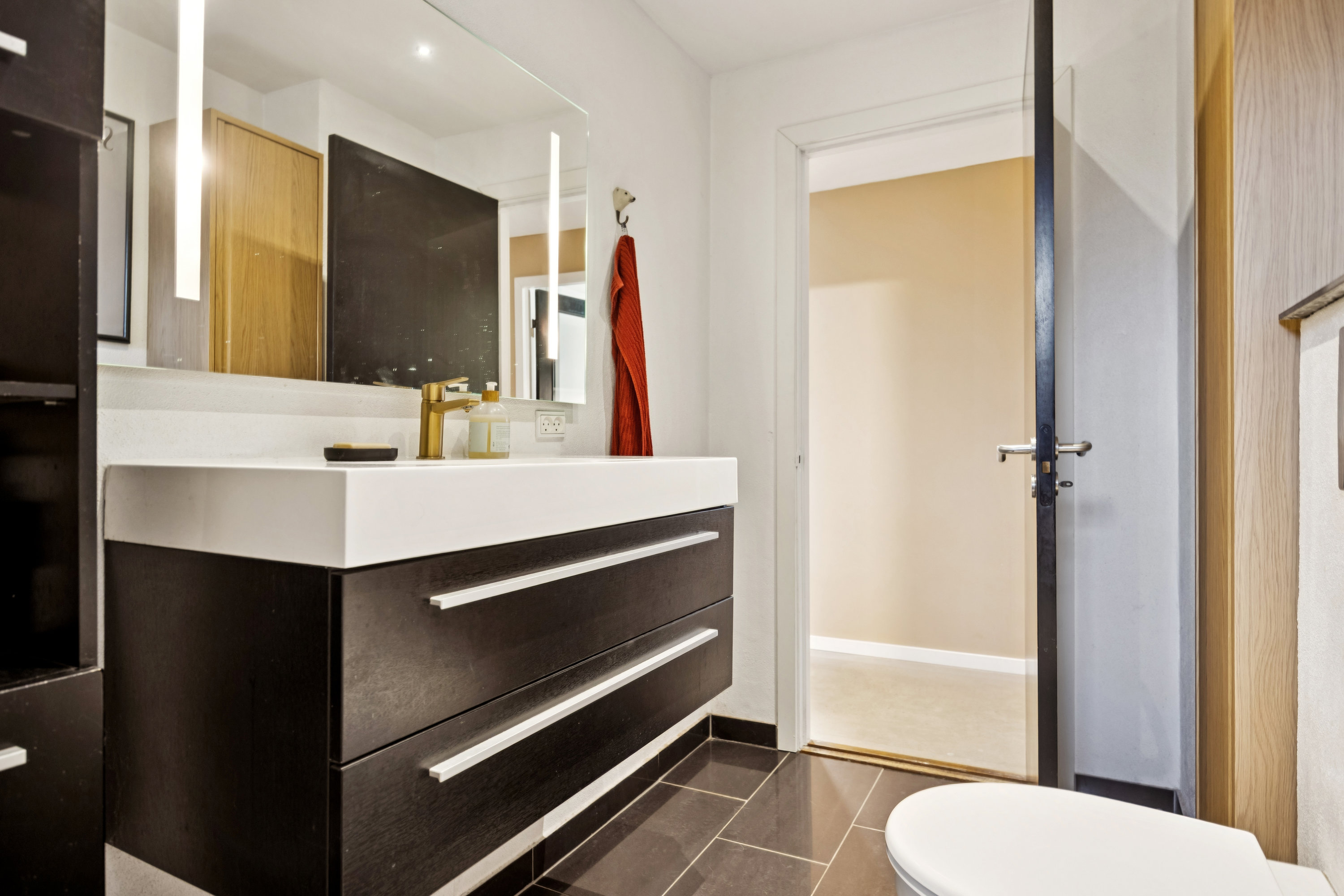 Fremhævet badeværelse billede i fuldskærmstilstand. Billede af Parallelvej 6, Gudumholm, 9280 Storvorde