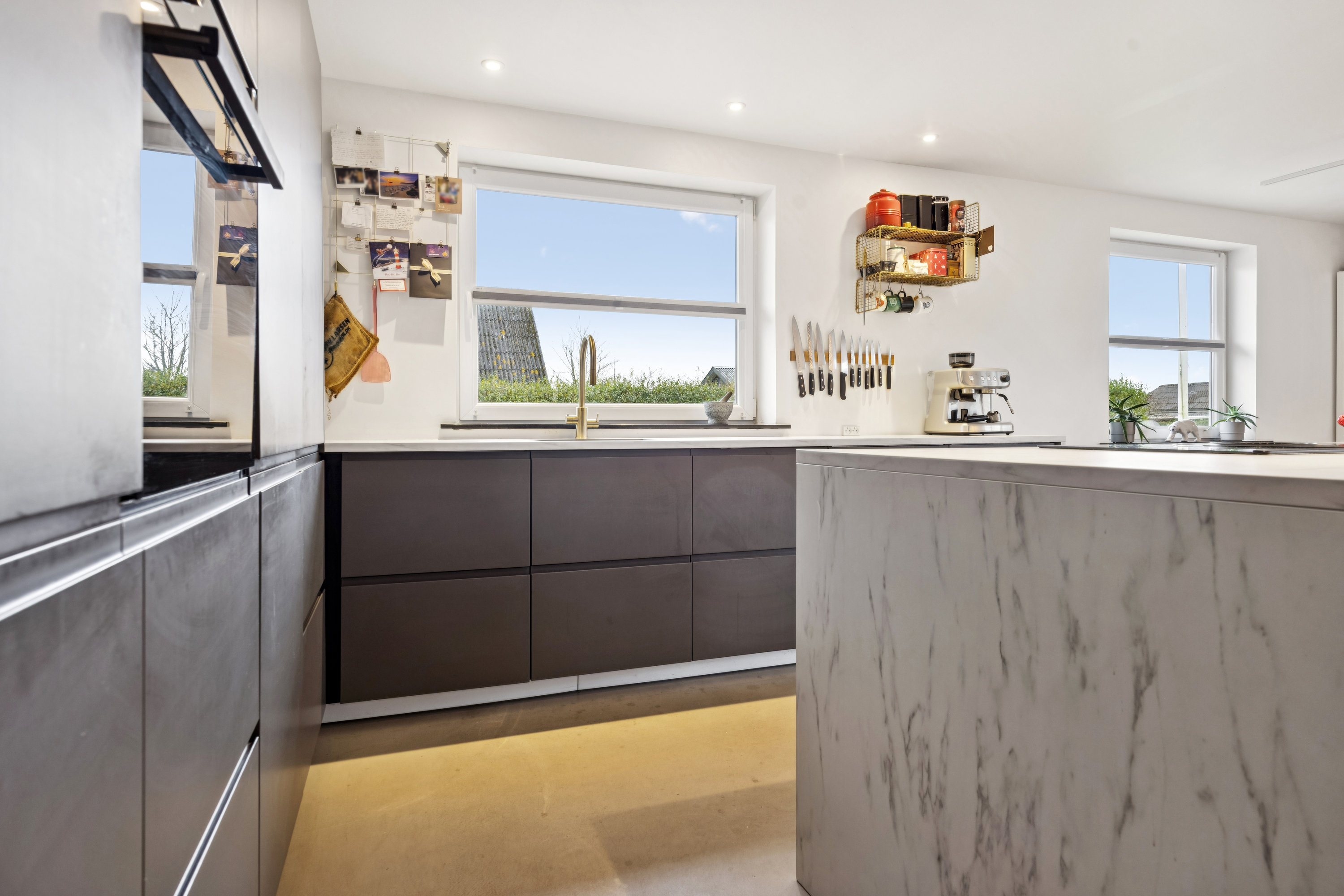 Fremhævet køkken billede i fuldskærmstilstand. Billede af Parallelvej 6, Gudumholm, 9280 Storvorde