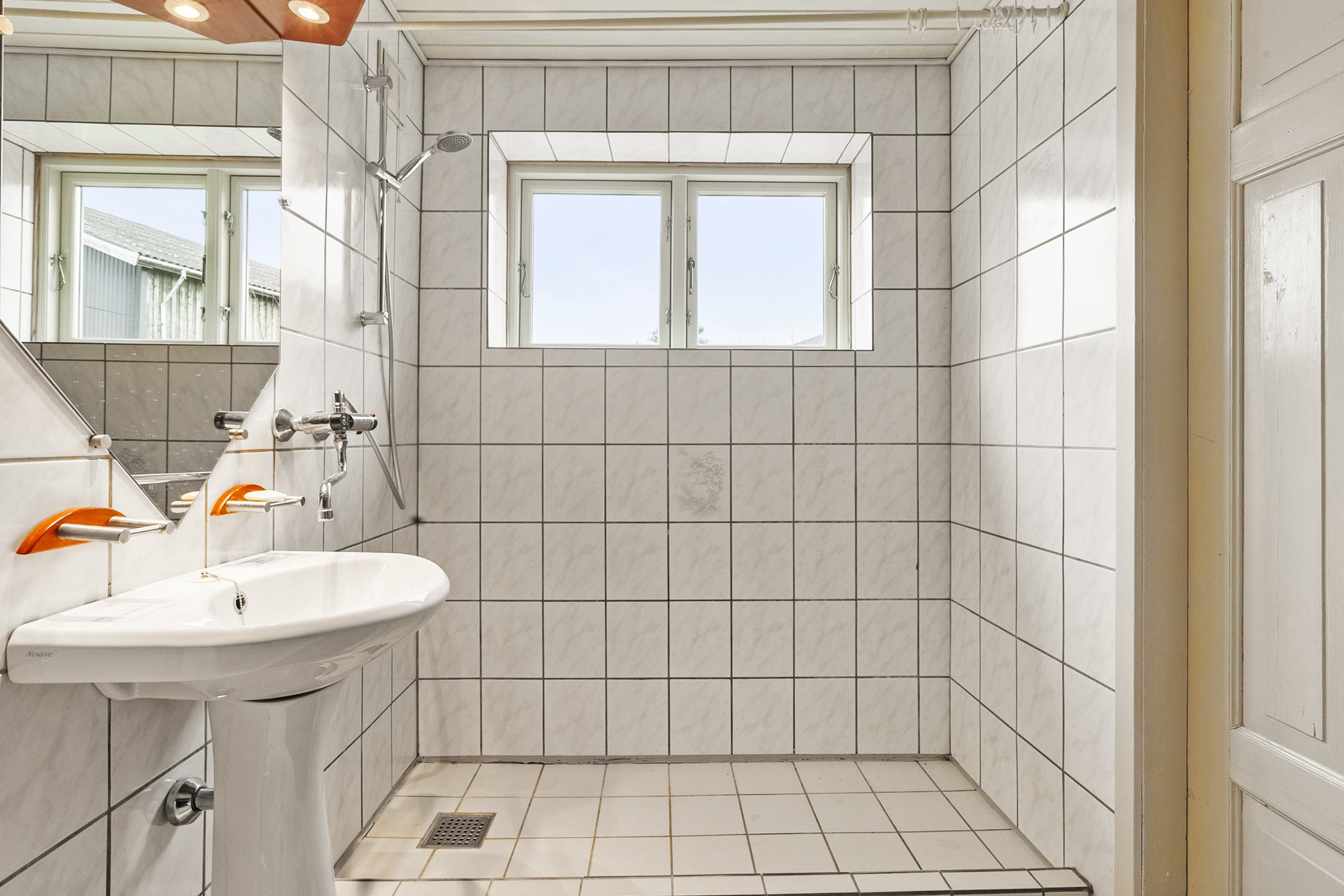 Fremhævet badeværelse billede i fuldskærmstilstand. Billede af Løjt Nørregade 26, Løjt Kirkeby, 6200 Aabenraa