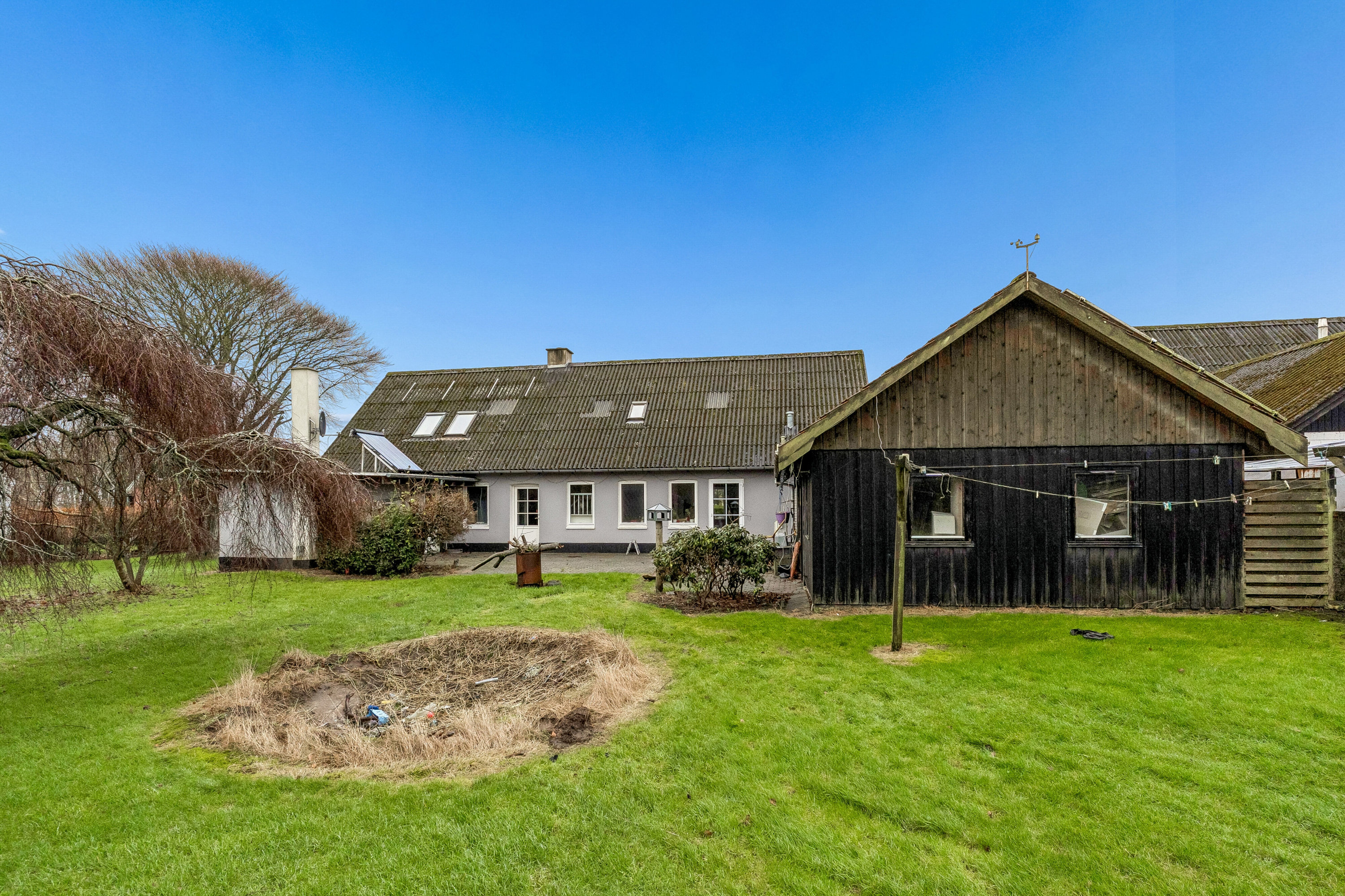 Fremhævet set fra haven billede i fuldskærmstilstand. Billede af Skagen Landevej 221, Bjergby, 9800 Hjørring