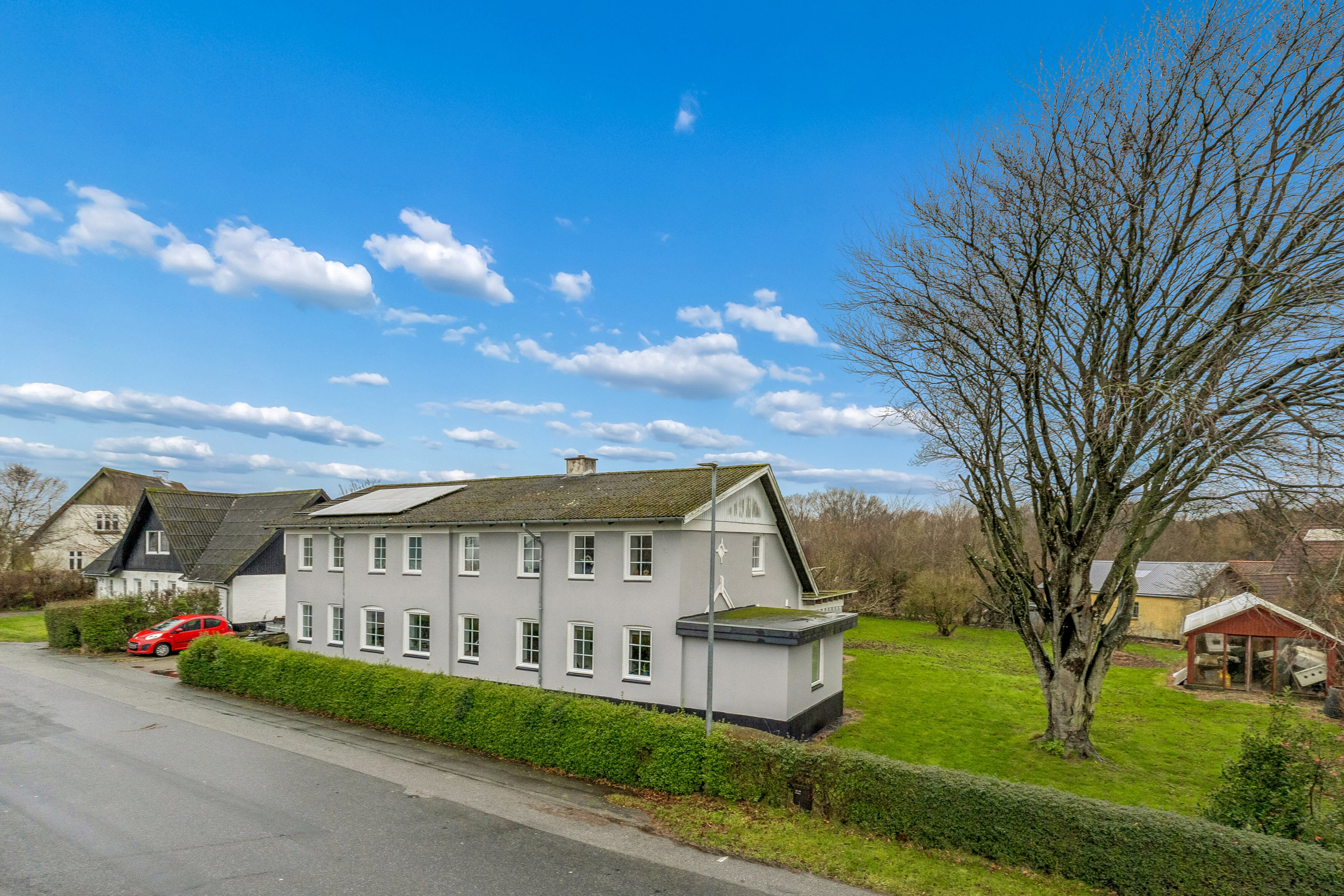 Fremhævet set fra vejen billede i fuldskærmstilstand. Billede af Skagen Landevej 221, Bjergby, 9800 Hjørring