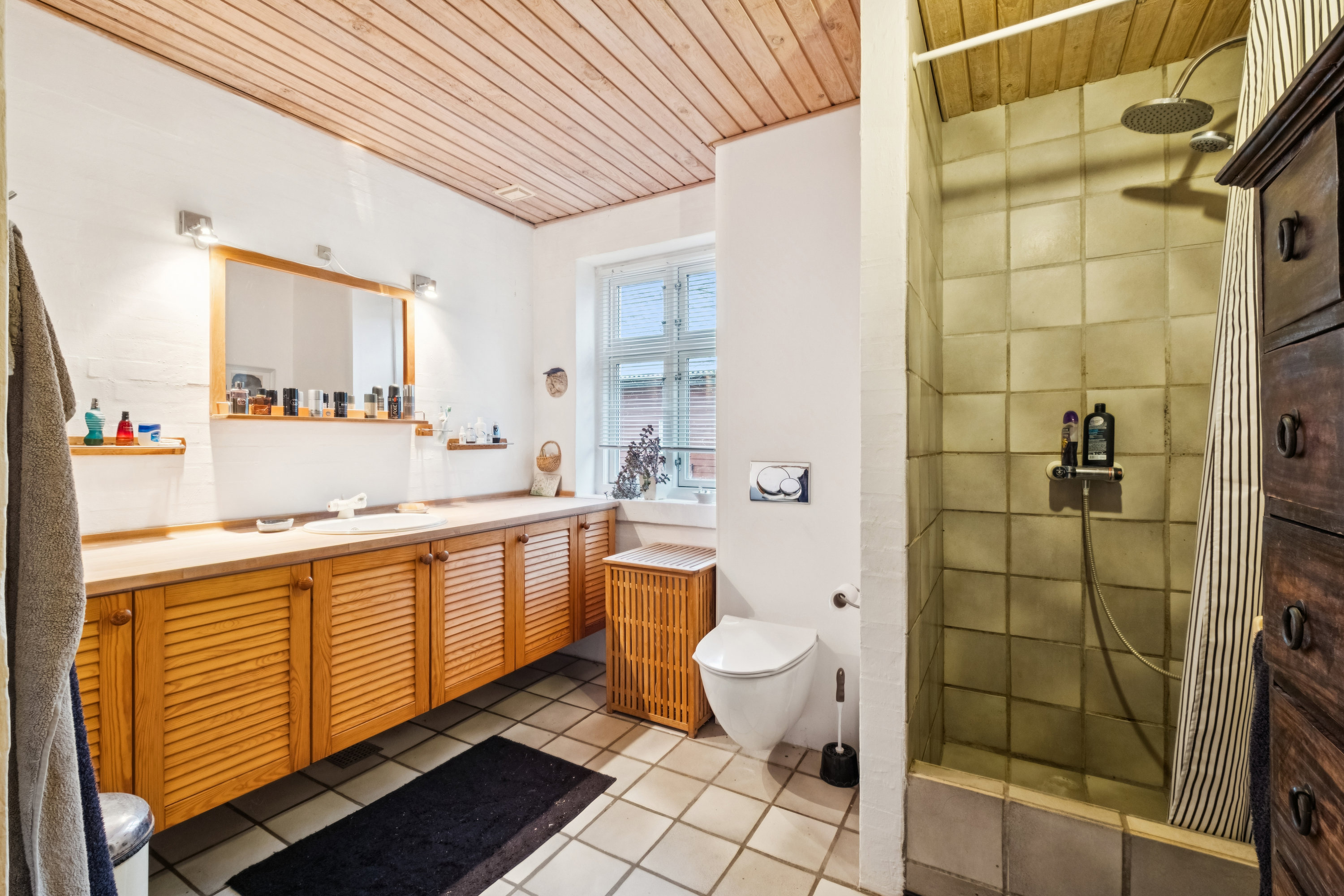 Fremhævet badeværelse billede i fuldskærmstilstand. Billede af Troldkærvej 30, 9240 Nibe