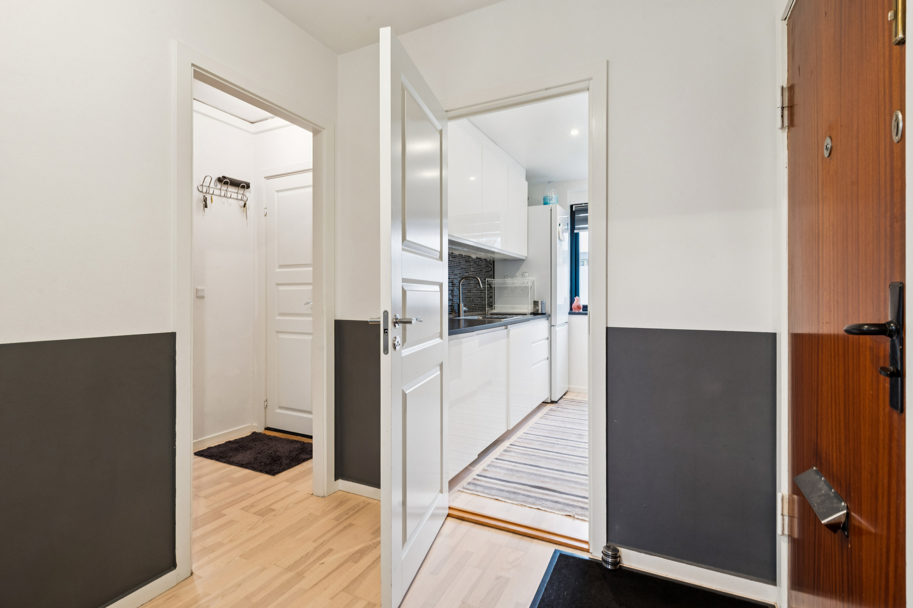 Fremhævet entré billede i fuldskærmstilstand. Billede af Åfløjen 46, st.. th., 2700 Brønshøj