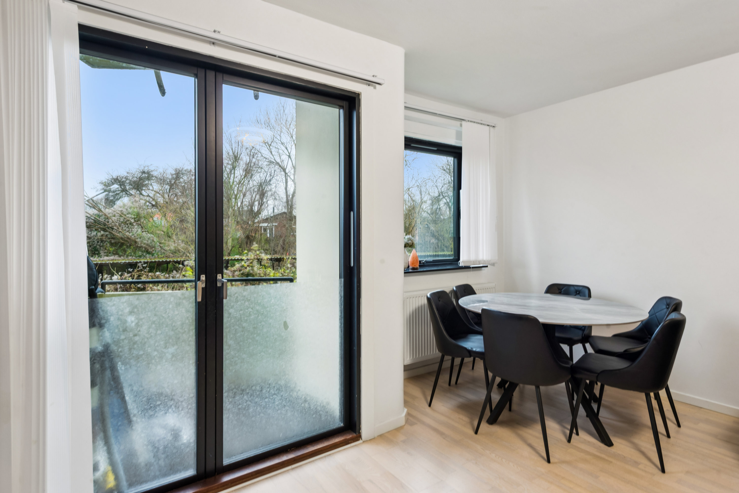 Miniaturebillede 2: stue. Billede af Åfløjen 46, st.. th., 2700 Brønshøj