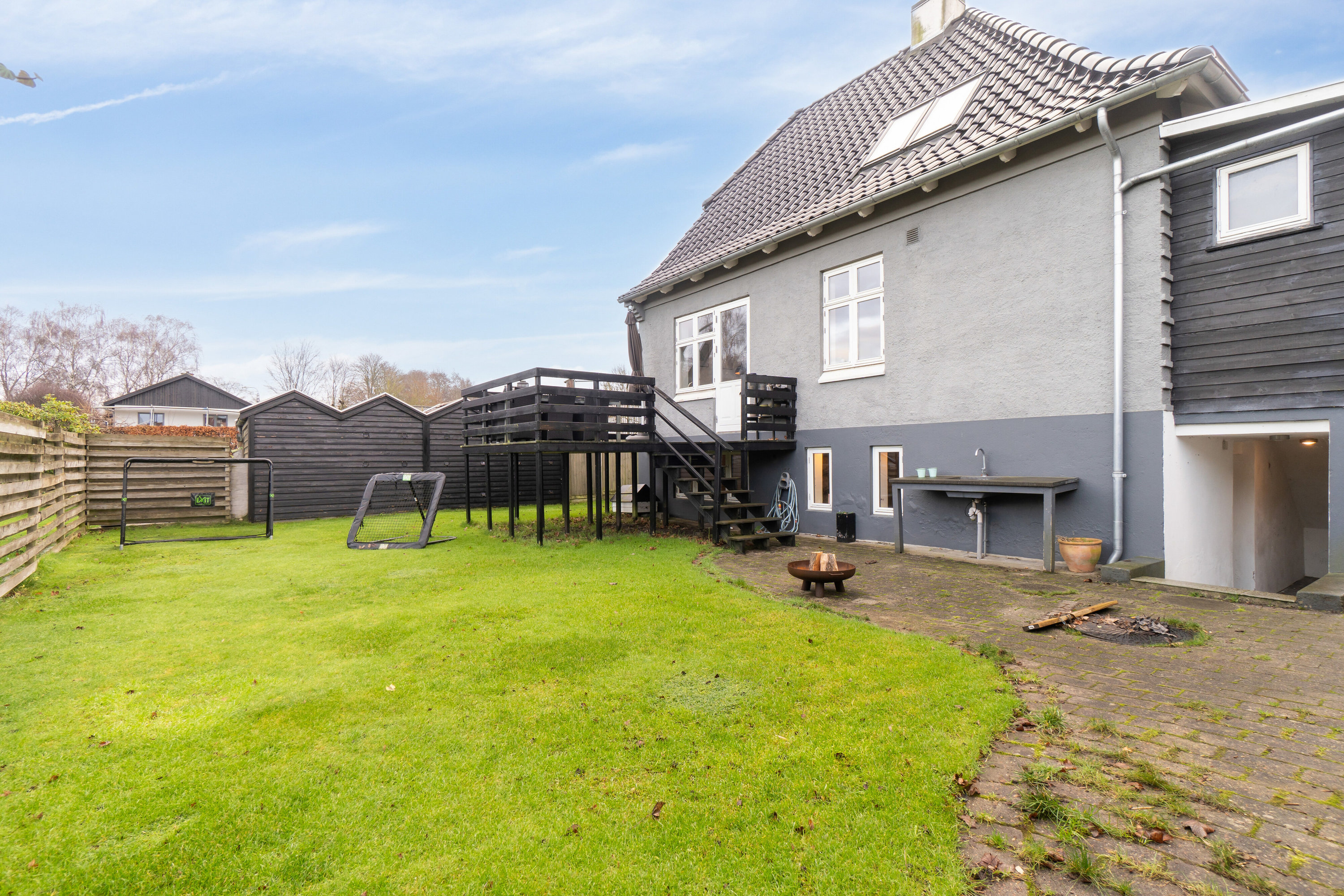 Fremhævet set fra haven billede i fuldskærmstilstand. Billede af Mølledamsgade 11, 8600 Silkeborg