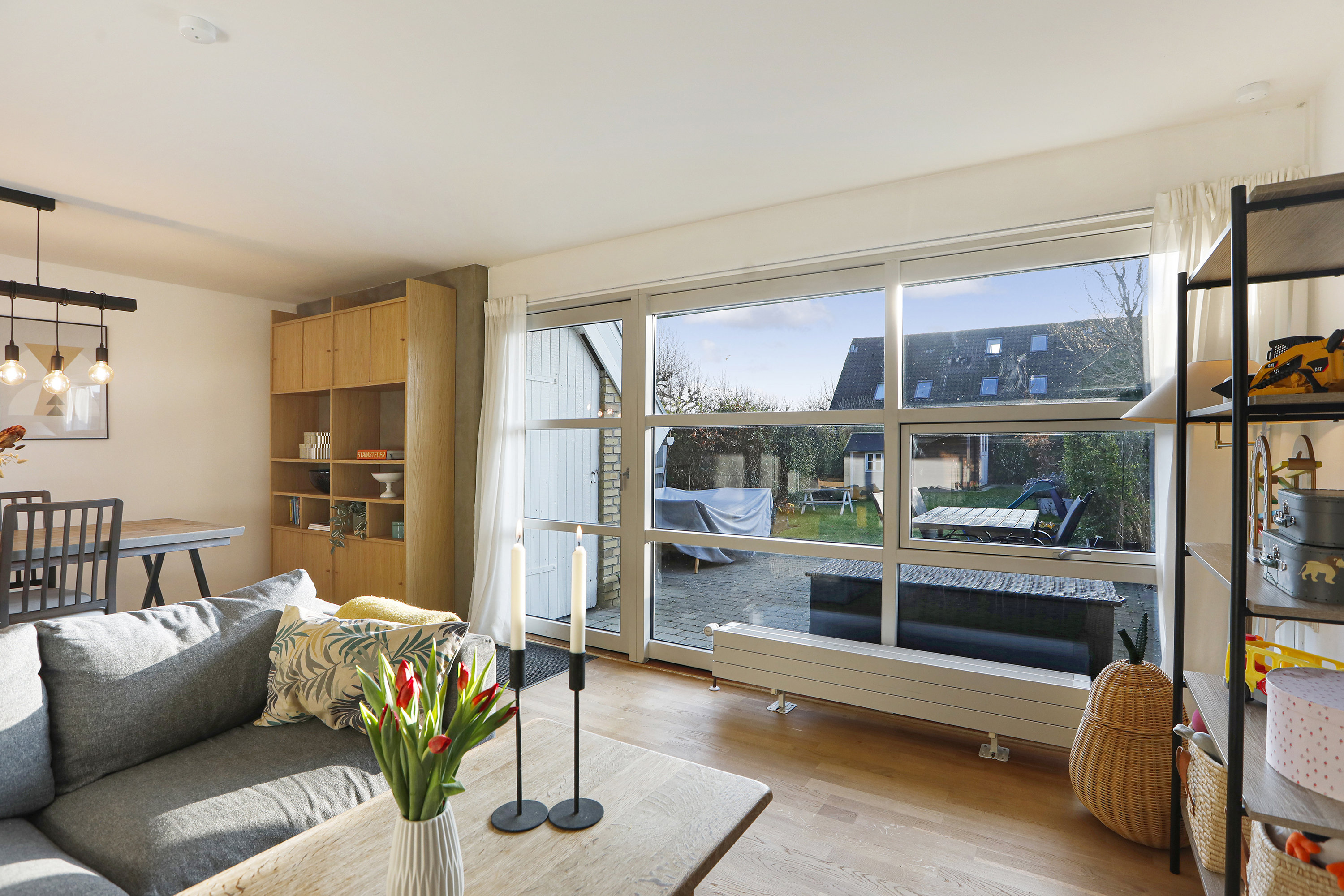 Fremhævet stue billede i fuldskærmstilstand. Billede af Bøgesvinget 75, 2740 Skovlunde