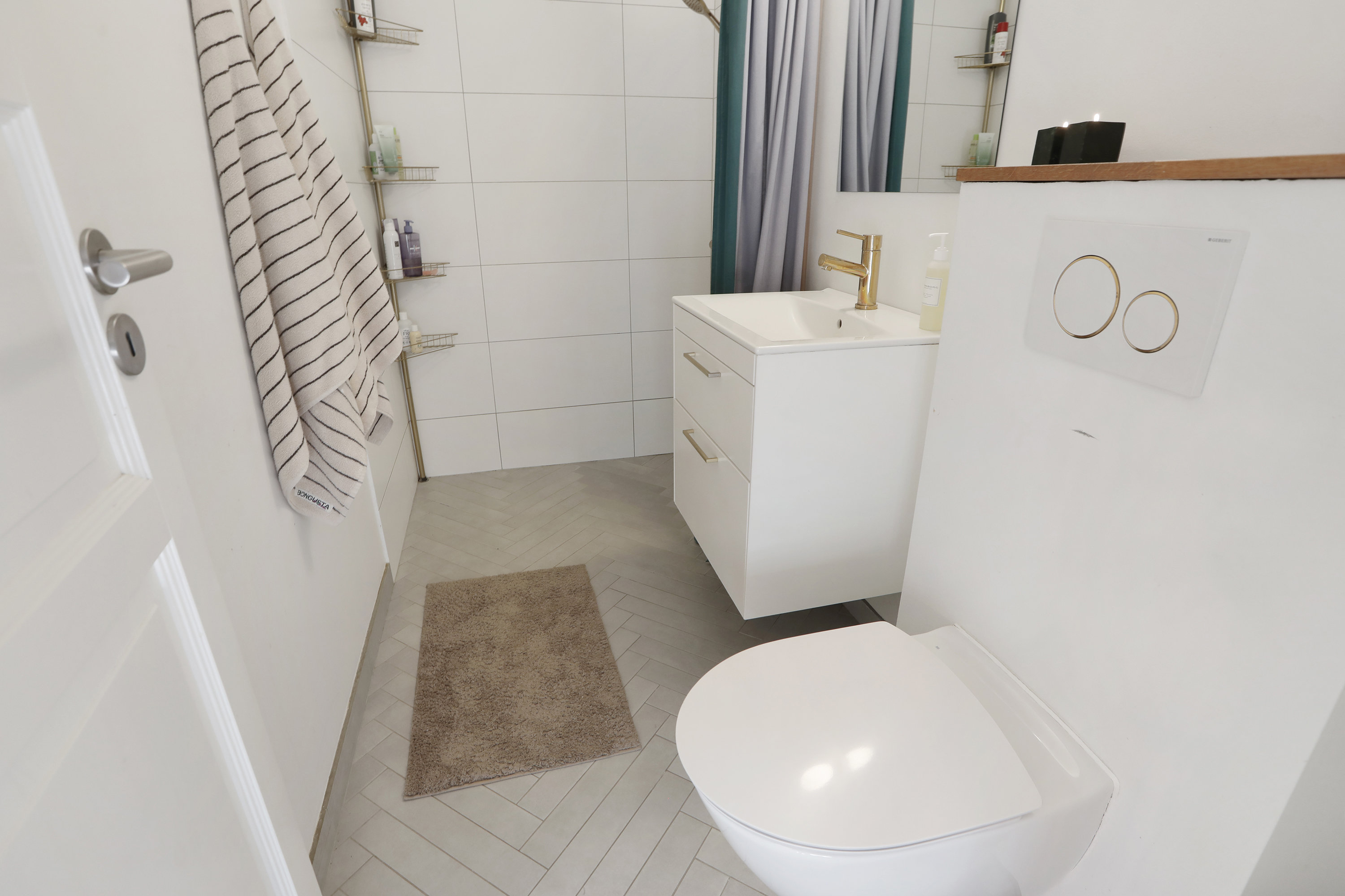 Fremhævet badeværelse billede i fuldskærmstilstand. Billede af Bøgesvinget 75, 2740 Skovlunde