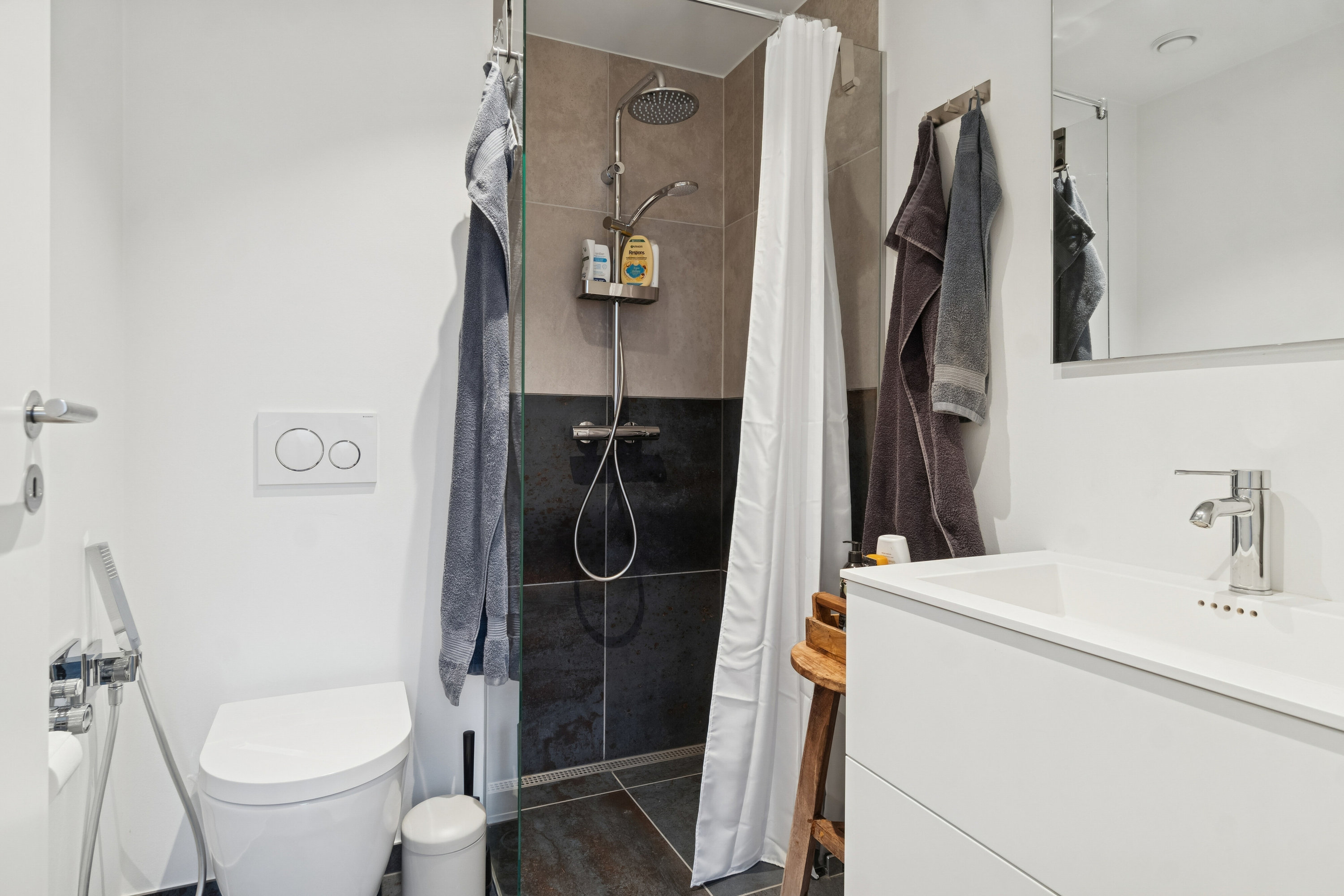 Fremhævet badeværelse billede i fuldskærmstilstand. Billede af Thors Have 6, 8600 Silkeborg